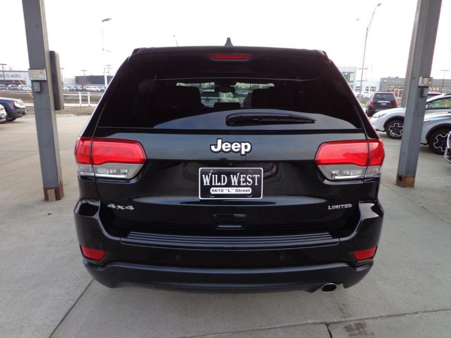 2015 BLACK JEEP GRAND CHEROKEE LIMITED (1C4RJFBG0FC) with an 3.6L engine, Automatic transmission, located at 6610 L St., Omaha, NE, 68117, (402) 731-7800, 41.212872, -96.014702 - Photo#4