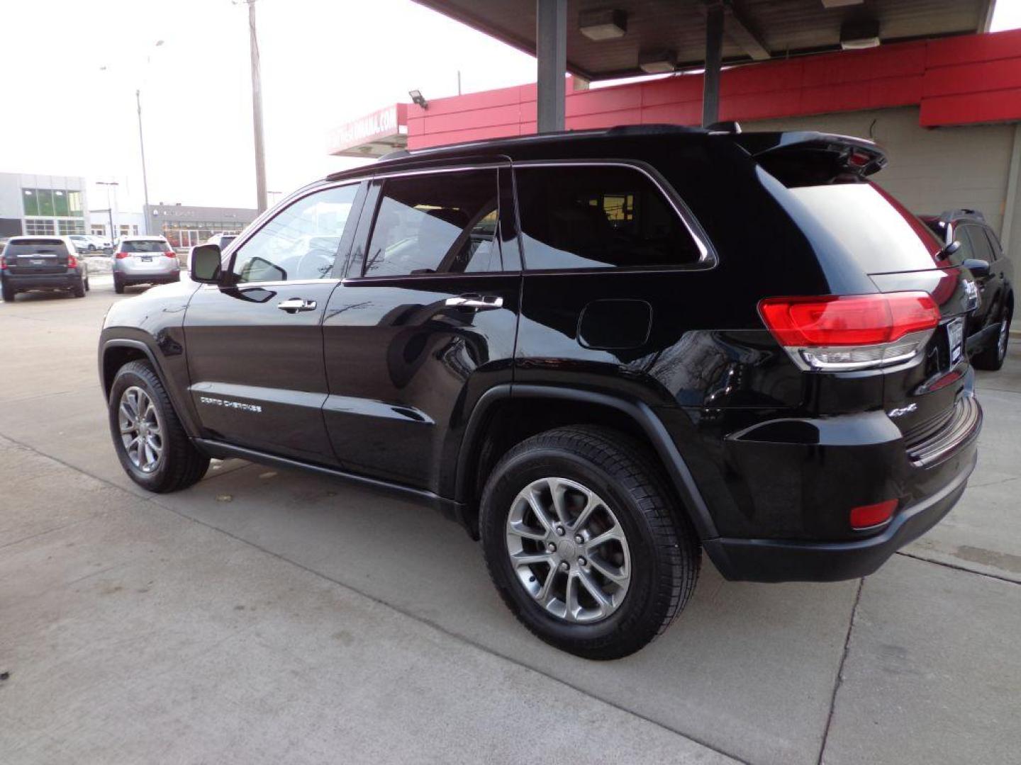 2015 BLACK JEEP GRAND CHEROKEE LIMITED (1C4RJFBG0FC) with an 3.6L engine, Automatic transmission, located at 6610 L St., Omaha, NE, 68117, (402) 731-7800, 41.212872, -96.014702 - Photo#5