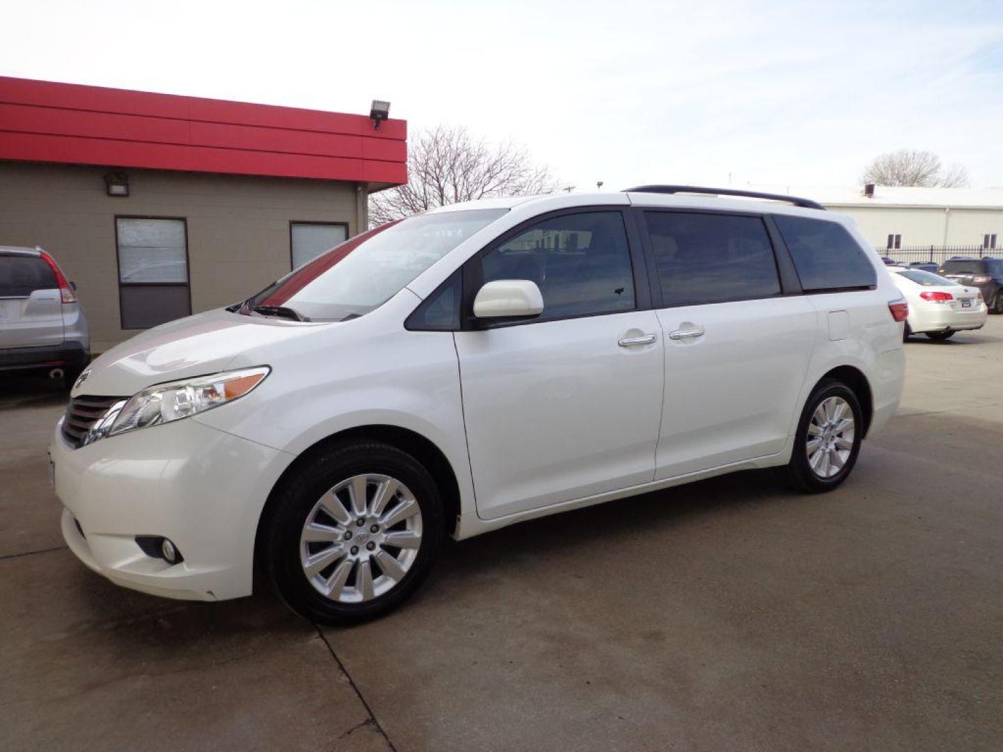 2015 WHITE TOYOTA SIENNA XLE (5TDDK3DC2FS) with an 3.5L engine, Automatic transmission, located at 6610 L St., Omaha, NE, 68117, (402) 731-7800, 41.212872, -96.014702 - Photo#0