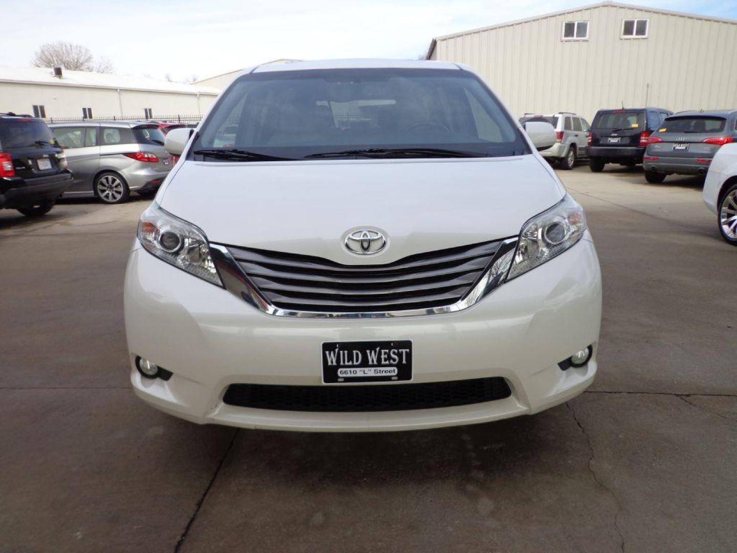 2015 WHITE TOYOTA SIENNA XLE (5TDDK3DC2FS) with an 3.5L engine, Automatic transmission, located at 6610 L St., Omaha, NE, 68117, (402) 731-7800, 41.212872, -96.014702 - Photo#1