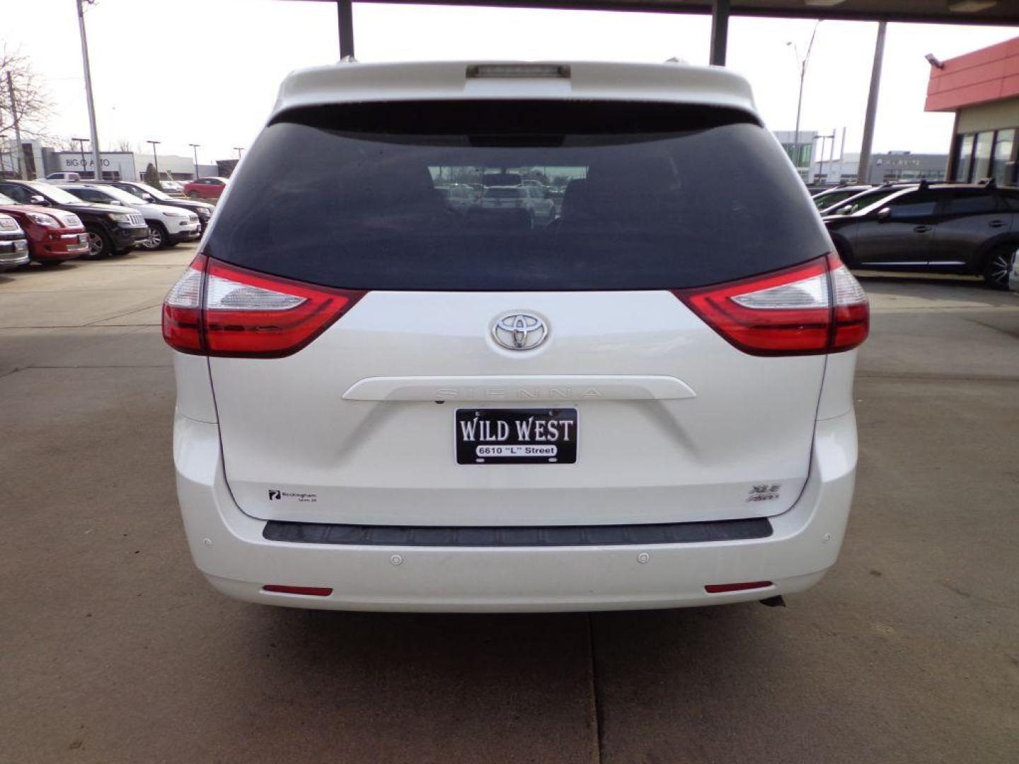 2015 WHITE TOYOTA SIENNA XLE (5TDDK3DC2FS) with an 3.5L engine, Automatic transmission, located at 6610 L St., Omaha, NE, 68117, (402) 731-7800, 41.212872, -96.014702 - Photo#4