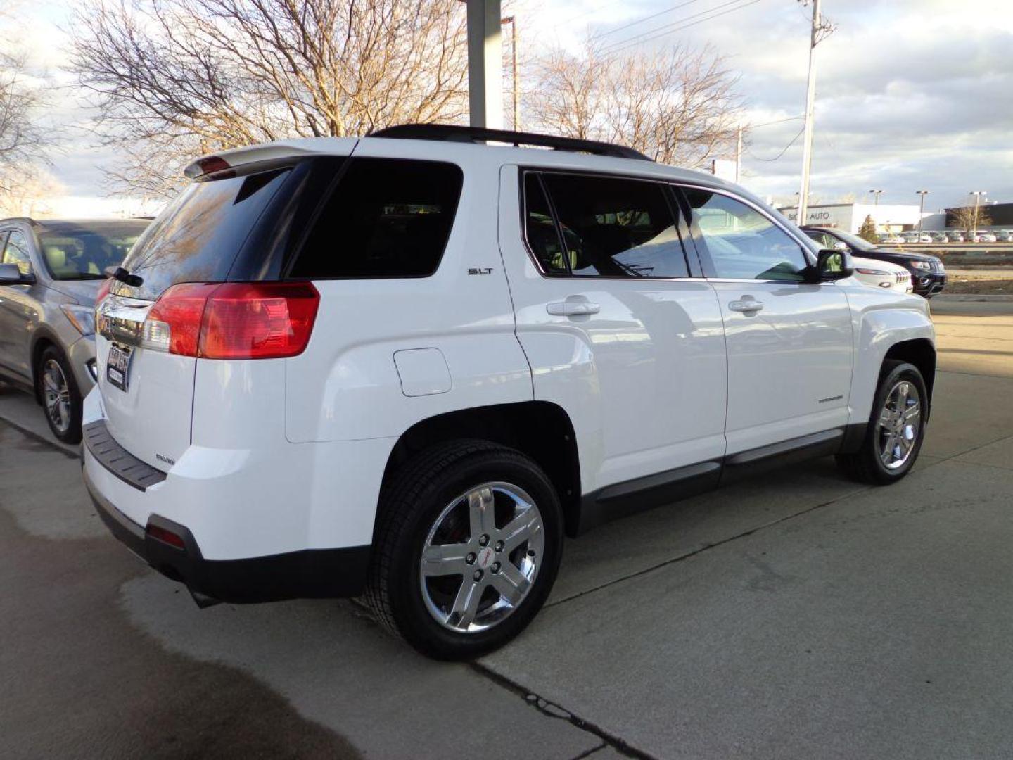 2012 WHITE GMC TERRAIN SLT (2GKFLVE58C6) with an 3.0L engine, Automatic transmission, located at 6610 L St., Omaha, NE, 68117, (402) 731-7800, 41.212872, -96.014702 - SHARP LOW MILE SLT V6 WITH HEATED LEATHER, BACKUP CAM, SUNROOF AND NEWER TIRES! *****We have found that most customers do the majority of their shopping online before visiting a dealership. For this reason we feel it necessary to have a competitive price on our used vehicles right up front. We - Photo#3