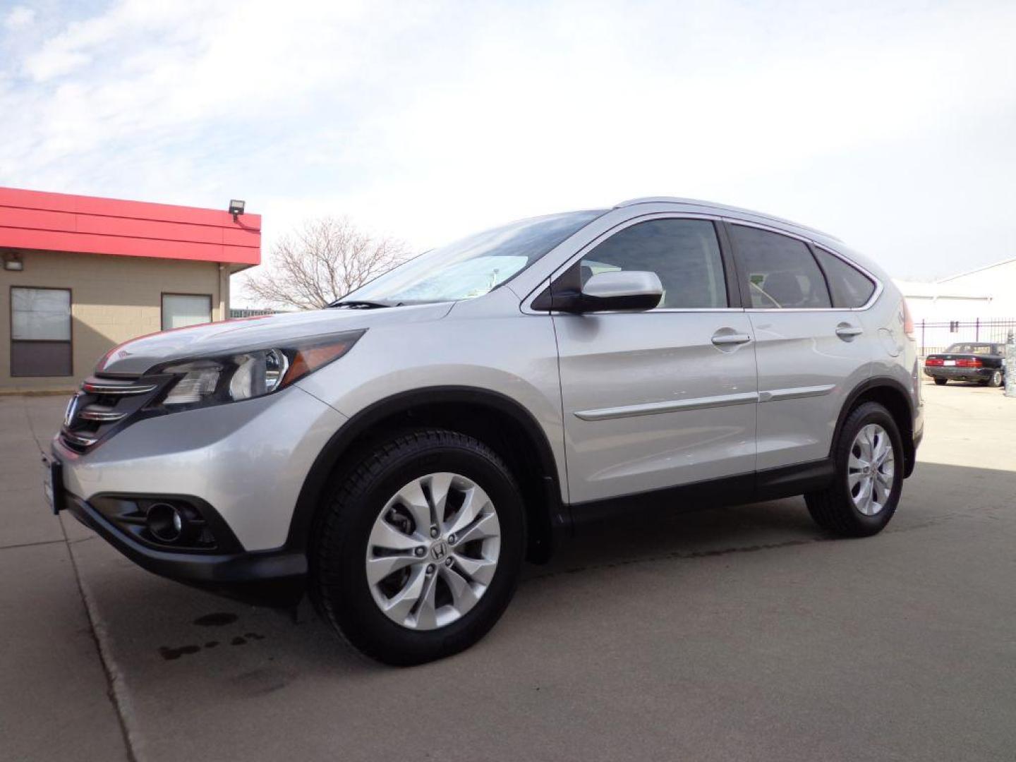 2013 SILVER HONDA CR-V EXL (2HKRM4H71DH) with an 2.4L engine, Automatic transmission, located at 6610 L St., Omaha, NE, 68117, (402) 731-7800, 41.212872, -96.014702 - 1-OWNER CLEAN CARFAX LOW MILEAGE WITH NEWER TIRES! *****We have found that most customers do the majority of their shopping online before visiting a dealership. For this reason we feel it necessary to have a competitive price on our used vehicles right up front. We spend time researching the - Photo#0