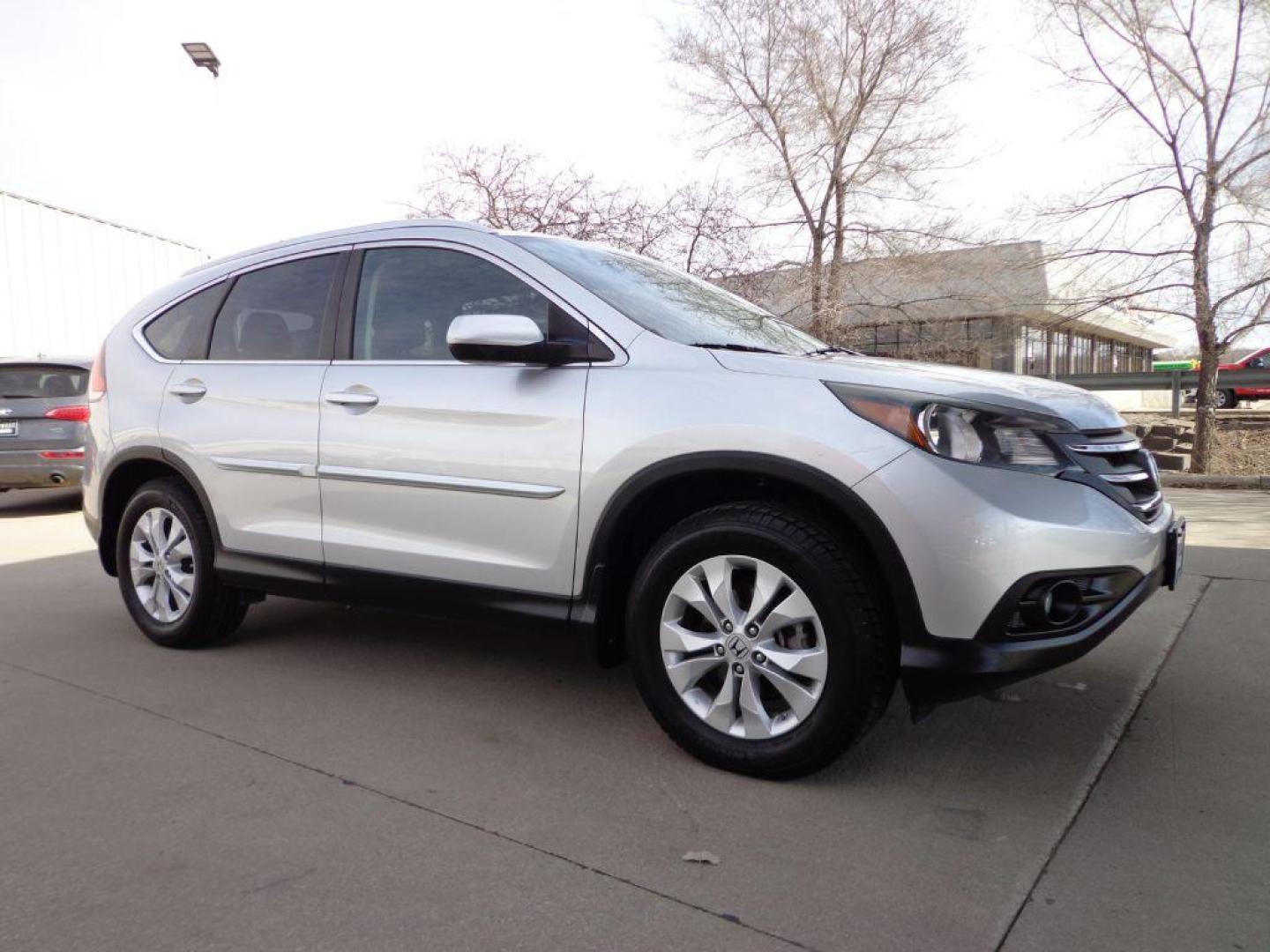 2013 SILVER HONDA CR-V EXL (2HKRM4H71DH) with an 2.4L engine, Automatic transmission, located at 6610 L St., Omaha, NE, 68117, (402) 731-7800, 41.212872, -96.014702 - 1-OWNER CLEAN CARFAX LOW MILEAGE WITH NEWER TIRES! *****We have found that most customers do the majority of their shopping online before visiting a dealership. For this reason we feel it necessary to have a competitive price on our used vehicles right up front. We spend time researching the - Photo#2