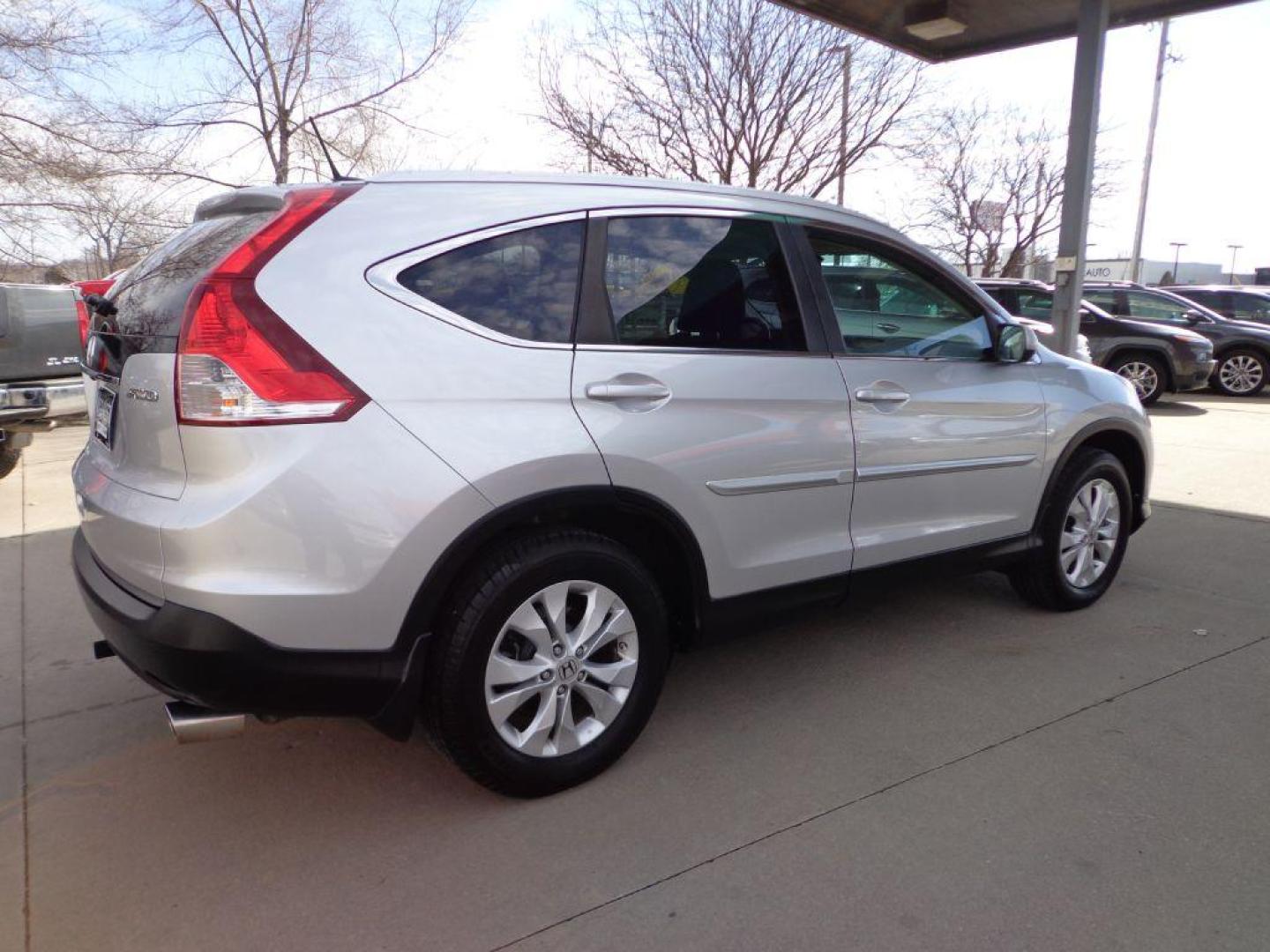 2013 SILVER HONDA CR-V EXL (2HKRM4H71DH) with an 2.4L engine, Automatic transmission, located at 6610 L St., Omaha, NE, 68117, (402) 731-7800, 41.212872, -96.014702 - 1-OWNER CLEAN CARFAX LOW MILEAGE WITH NEWER TIRES! *****We have found that most customers do the majority of their shopping online before visiting a dealership. For this reason we feel it necessary to have a competitive price on our used vehicles right up front. We spend time researching the - Photo#3