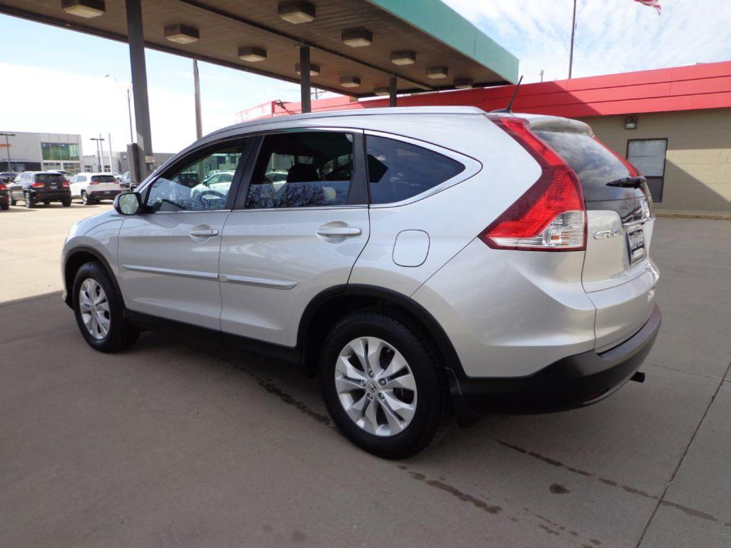 2013 SILVER HONDA CR-V EXL (2HKRM4H71DH) with an 2.4L engine, Automatic transmission, located at 6610 L St., Omaha, NE, 68117, (402) 731-7800, 41.212872, -96.014702 - 1-OWNER CLEAN CARFAX LOW MILEAGE WITH NEWER TIRES! *****We have found that most customers do the majority of their shopping online before visiting a dealership. For this reason we feel it necessary to have a competitive price on our used vehicles right up front. We spend time researching the - Photo#5