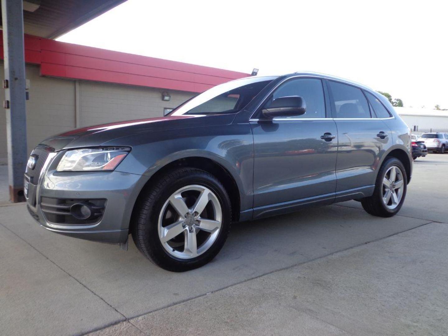 2012 GRAY AUDI Q5 PREMIUM PLUS (WA1LFAFP5CA) with an 2.0L engine, Automatic transmission, located at 6610 L St., Omaha, NE, 68117, (402) 731-7800, 41.212872, -96.014702 - 1-OWNER CLEAN CARFAX LOW MILEAGE LOADED WITH OPTIONS AND NEWER TIRES! *****We have found that most customers do the majority of their shopping online before visiting a dealership. For this reason we feel it necessary to have a competitive price on our used vehicles right up front. We spend time - Photo#0