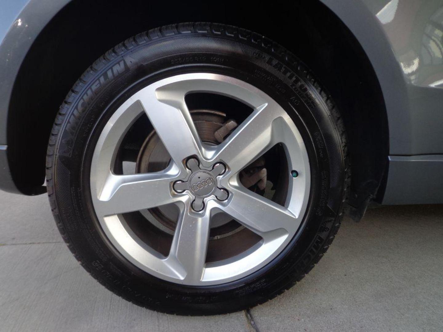 2012 GRAY AUDI Q5 PREMIUM PLUS (WA1LFAFP5CA) with an 2.0L engine, Automatic transmission, located at 6610 L St., Omaha, NE, 68117, (402) 731-7800, 41.212872, -96.014702 - 1-OWNER CLEAN CARFAX LOW MILEAGE LOADED WITH OPTIONS AND NEWER TIRES! *****We have found that most customers do the majority of their shopping online before visiting a dealership. For this reason we feel it necessary to have a competitive price on our used vehicles right up front. We spend time - Photo#9