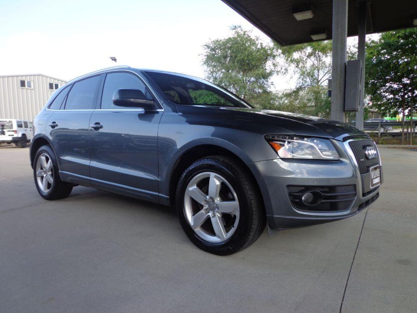 2012 GRAY AUDI Q5 PREMIUM PLUS (WA1LFAFP5CA) with an 2.0L engine, Automatic transmission, located at 6610 L St., Omaha, NE, 68117, (402) 731-7800, 41.212872, -96.014702 - 1-OWNER CLEAN CARFAX LOW MILEAGE LOADED WITH OPTIONS AND NEWER TIRES! *****We have found that most customers do the majority of their shopping online before visiting a dealership. For this reason we feel it necessary to have a competitive price on our used vehicles right up front. We spend time - Photo#2