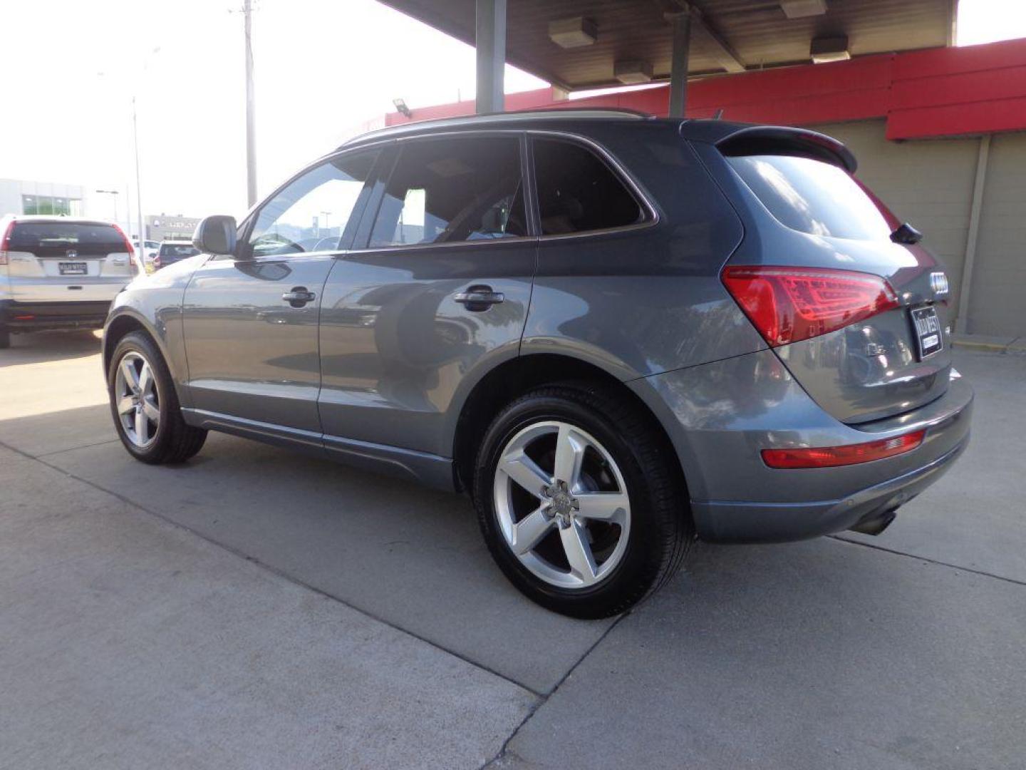 2012 GRAY AUDI Q5 PREMIUM PLUS (WA1LFAFP5CA) with an 2.0L engine, Automatic transmission, located at 6610 L St., Omaha, NE, 68117, (402) 731-7800, 41.212872, -96.014702 - 1-OWNER CLEAN CARFAX LOW MILEAGE LOADED WITH OPTIONS AND NEWER TIRES! *****We have found that most customers do the majority of their shopping online before visiting a dealership. For this reason we feel it necessary to have a competitive price on our used vehicles right up front. We spend time - Photo#5