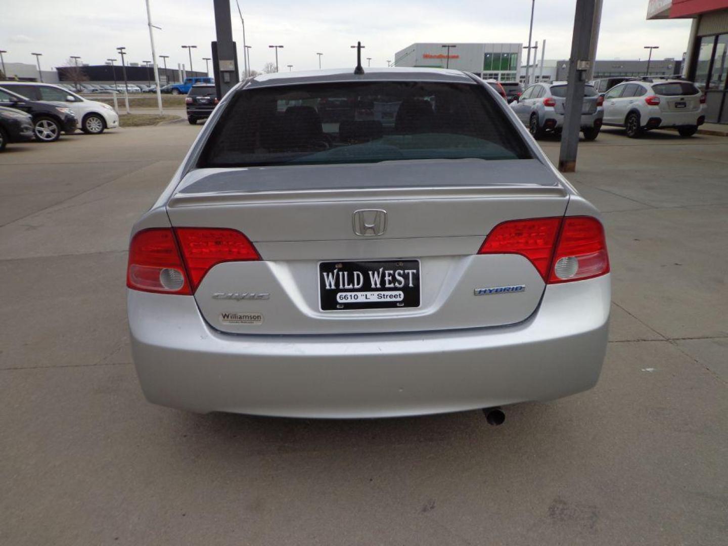 2008 SILVER HONDA CIVIC HYBRID (JHMFA36228S) with an 1.3L engine, Continuously Variable transmission, located at 6610 L St., Omaha, NE, 68117, (402) 731-7800, 41.212872, -96.014702 - 2-OWNER TRADE-IN, CLEAN CARFAX, PRE-INSPECTED, NEWER TIRES, RUNS AND DRIVES GREAT! *****We have found that most customers do the majority of their shopping online before visiting a dealership. For this reason we feel it necessary to have a competitive price on our used vehicles right up front. - Photo#4