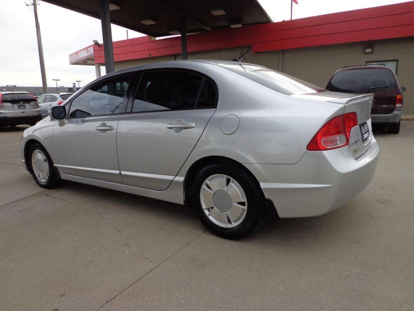 2008 SILVER HONDA CIVIC HYBRID (JHMFA36228S) with an 1.3L engine, Continuously Variable transmission, located at 6610 L St., Omaha, NE, 68117, (402) 731-7800, 41.212872, -96.014702 - 2-OWNER TRADE-IN, CLEAN CARFAX, PRE-INSPECTED, NEWER TIRES, RUNS AND DRIVES GREAT! *****We have found that most customers do the majority of their shopping online before visiting a dealership. For this reason we feel it necessary to have a competitive price on our used vehicles right up front. - Photo#5