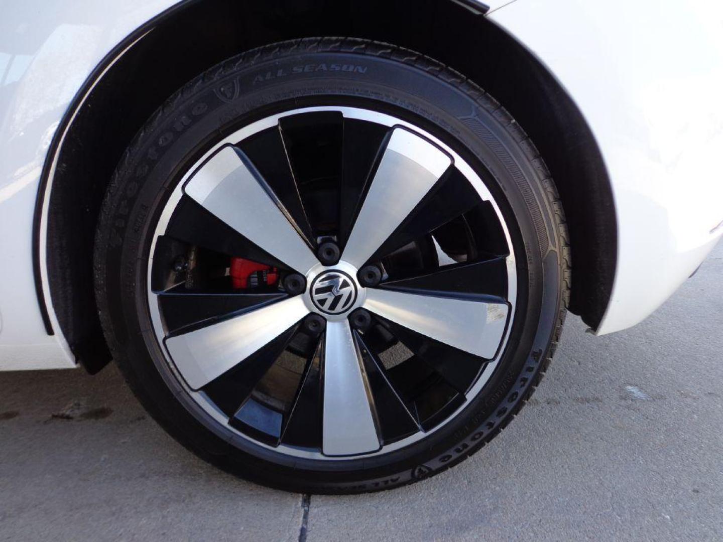 2013 WHITE VOLKSWAGEN BEETLE TURBO (3VWV67AT7DM) with an 2.0L engine, Automatic transmission, located at 6610 L St., Omaha, NE, 68117, (402) 731-7800, 41.212872, -96.014702 - 2-OWNER CLEAN CARFAX LOW MILEAGE WITH A SUNROOF, FENDER AUDIO AND NEWER TIRES! *****We have found that most customers do the majority of their shopping online before visiting a dealership. For this reason we feel it necessary to have a competitive price on our used vehicles right up front. We - Photo#10