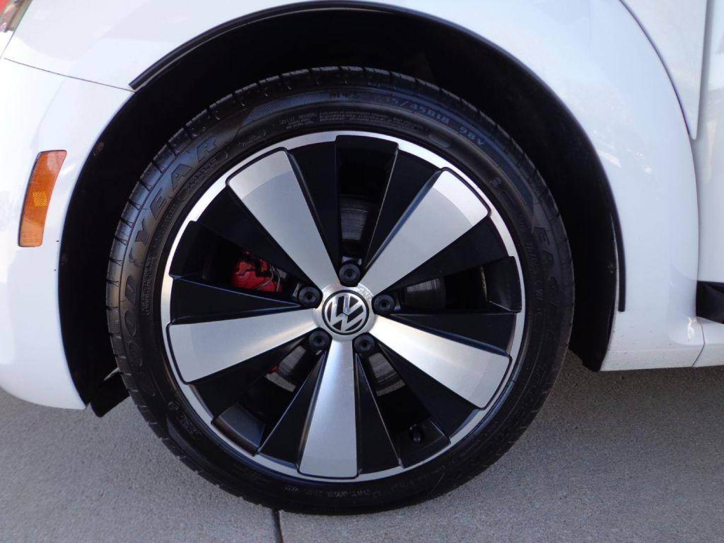 2013 WHITE VOLKSWAGEN BEETLE TURBO (3VWV67AT7DM) with an 2.0L engine, Automatic transmission, located at 6610 L St., Omaha, NE, 68117, (402) 731-7800, 41.212872, -96.014702 - 2-OWNER CLEAN CARFAX LOW MILEAGE WITH A SUNROOF, FENDER AUDIO AND NEWER TIRES! *****We have found that most customers do the majority of their shopping online before visiting a dealership. For this reason we feel it necessary to have a competitive price on our used vehicles right up front. We - Photo#7