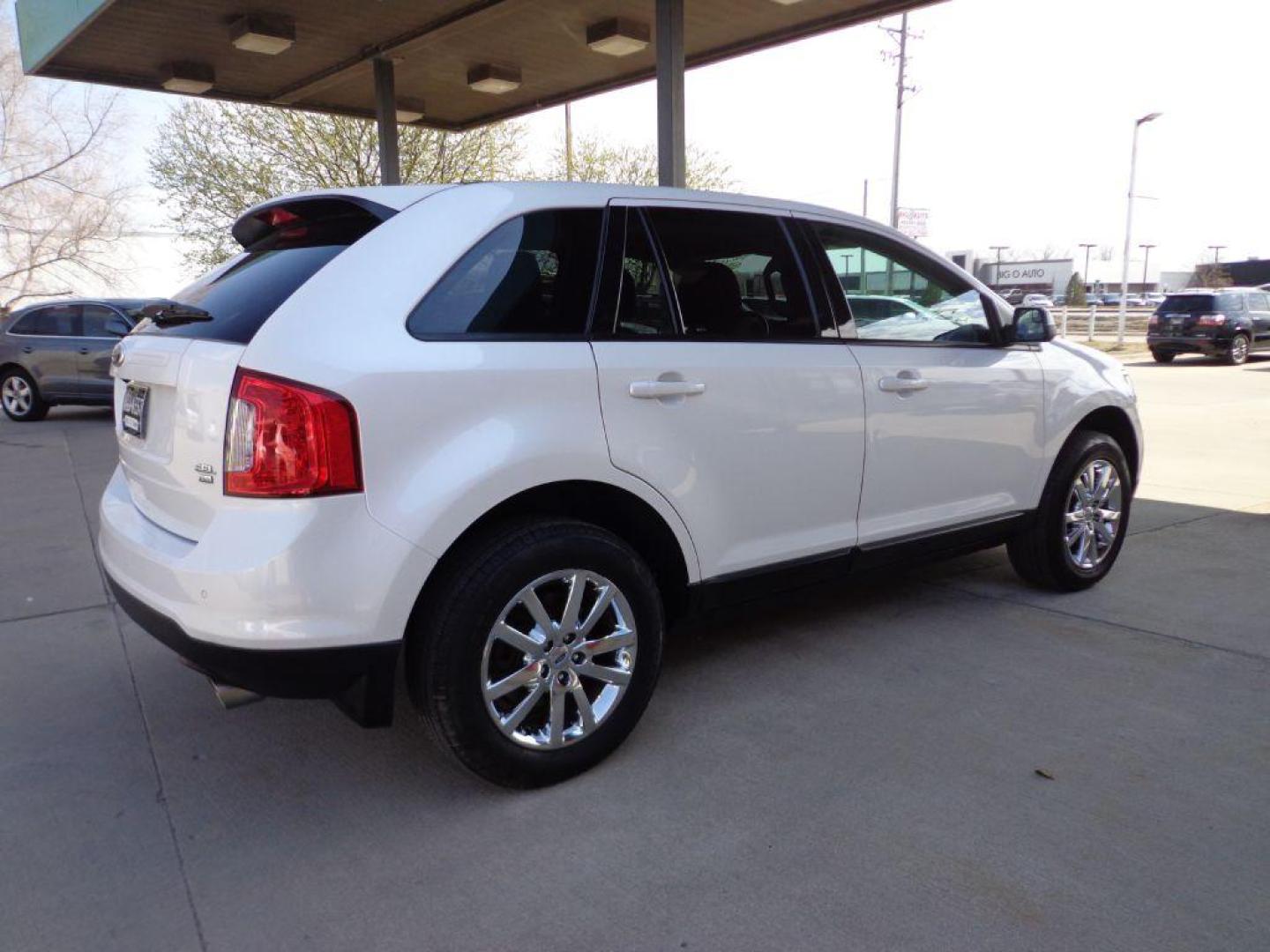 2013 WHITE FORD EDGE SEL (2FMDK4JC3DB) with an 3.5L engine, Automatic transmission, located at 6610 L St., Omaha, NE, 68117, (402) 731-7800, 41.212872, -96.014702 - 1-OWNER CLEAN CARFAX LOW MILEAGE LOADED WITH PANORAMIC SUNROOF, NAV, BACKUP CAM AND NEWER TIRES! *****We have found that most customers do the majority of their shopping online before visiting a dealership. For this reason we feel it necessary to have a competitive price on our used vehicles - Photo#3