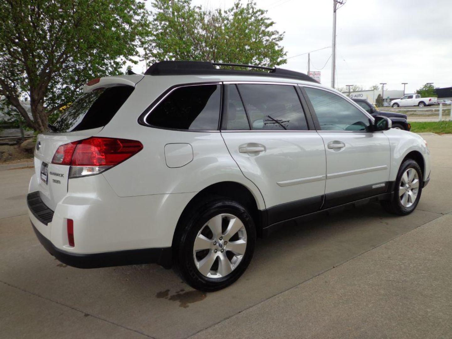 2012 WHITE SUBARU OUTBACK 3.6R LIMITED (4S4BRDLC8C2) with an 3.6L engine, Automatic transmission, located at 6610 L St., Omaha, NE, 68117, (402) 731-7800, 41.212872, -96.014702 - 1-OWNER CLEAN CARFAX LOW MILEAGE LOADED WITH HEATED LEATHER, SUNROOF, NAV, BACKUP CAM AND NEWER TIRES! *****We have found that most customers do the majority of their shopping online before visiting a dealership. For this reason we feel it necessary to have a competitive price on our used vehic - Photo#3