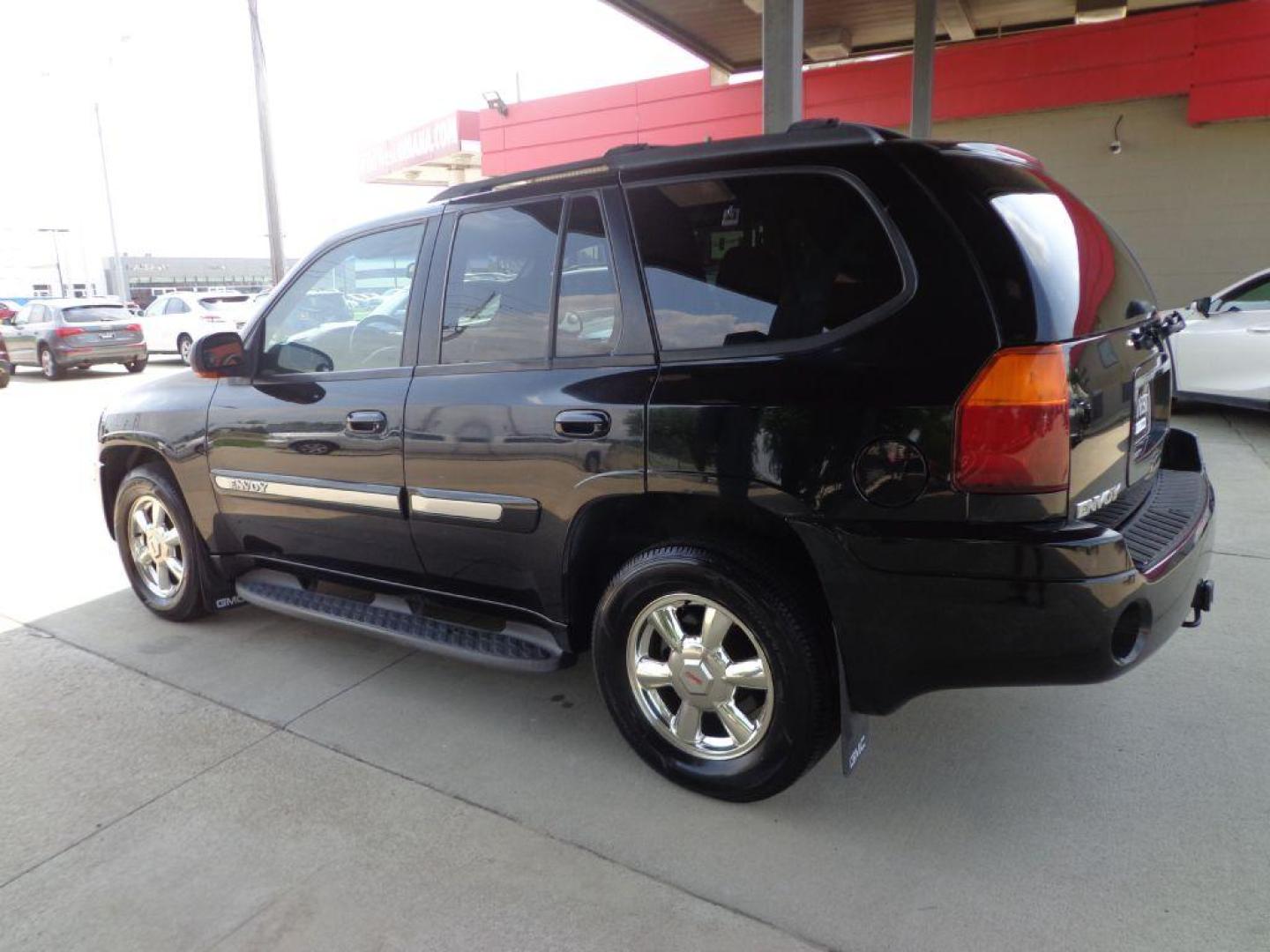 2002 BLACK GMC ENVOY (1GKDT13S322) with an 4.2L engine, Automatic transmission, located at 6610 L St., Omaha, NE, 68117, (402) 731-7800, 41.212872, -96.014702 - FRESH TRADE IN THAT RUNS AND DRIVES OUT GREAT! *****We have found that most customers do the majority of their shopping online before visiting a dealership. For this reason we feel it necessary to have a competitive price on our used vehicles right up front. We spend time researching the region - Photo#5