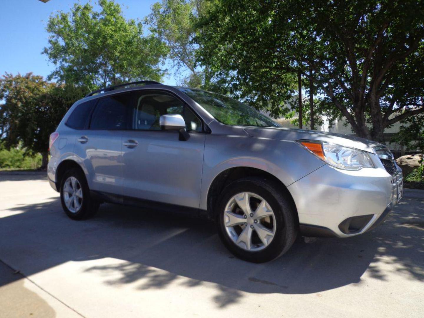 2016 SILVER SUBARU FORESTER 2.5I PREMIUM (JF2SJAFC1GH) with an 2.5L engine, Continuously Variable transmission, located at 6610 L St., Omaha, NE, 68117, (402) 731-7800, 41.212872, -96.014702 - 1-OWNER CLEAN CARFAX WITH HEATED SEATS, PANORAMIC ROOF, BACKUP CAM AND NEWER TIRES! *****We have found that most customers do the majority of their shopping online before visiting a dealership. For this reason we feel it necessary to have a competitive price on our used vehicles right up front. - Photo#2