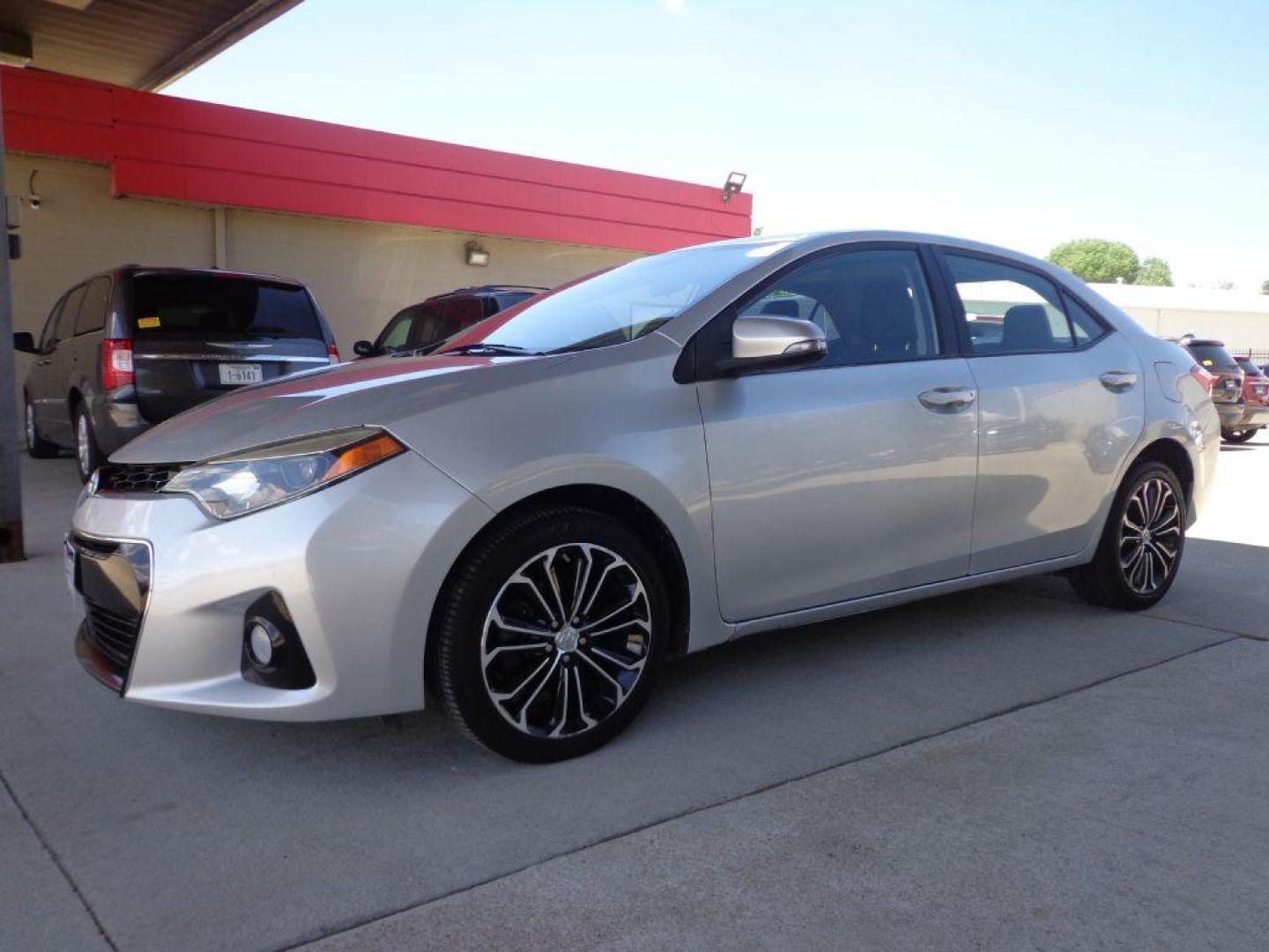 2014 SILVER TOYOTA COROLLA S (2T1BURHE5EC) with an 1.8L engine, Automatic transmission, located at 6610 L St., Omaha, NE, 68117, (402) 731-7800, 41.212872, -96.014702 - SHARP S MODEL WITH A CLEAN CARFAX, SUNROOF, BLOOTOOTH AUDIO, NAV AND NEWER TIRES!***** We have found that most customers do the majority of their shopping online before visiting a dealership. For this reason we feel it necessary to have a competitive price on our used vehicles right up front. - Photo#0