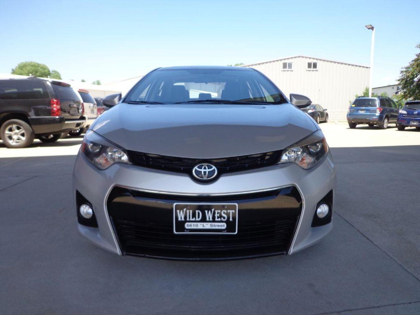 2014 SILVER TOYOTA COROLLA S (2T1BURHE5EC) with an 1.8L engine, Automatic transmission, located at 6610 L St., Omaha, NE, 68117, (402) 731-7800, 41.212872, -96.014702 - SHARP S MODEL WITH A CLEAN CARFAX, SUNROOF, BLOOTOOTH AUDIO, NAV AND NEWER TIRES!***** We have found that most customers do the majority of their shopping online before visiting a dealership. For this reason we feel it necessary to have a competitive price on our used vehicles right up front. - Photo#1