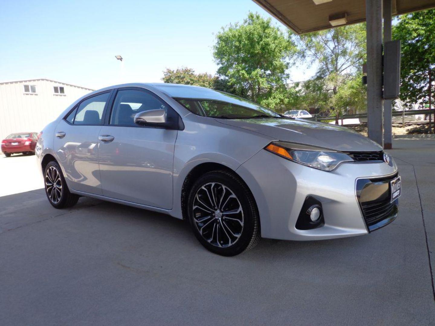 2014 SILVER TOYOTA COROLLA S (2T1BURHE5EC) with an 1.8L engine, Automatic transmission, located at 6610 L St., Omaha, NE, 68117, (402) 731-7800, 41.212872, -96.014702 - SHARP S MODEL WITH A CLEAN CARFAX, SUNROOF, BLOOTOOTH AUDIO, NAV AND NEWER TIRES!***** We have found that most customers do the majority of their shopping online before visiting a dealership. For this reason we feel it necessary to have a competitive price on our used vehicles right up front. - Photo#2