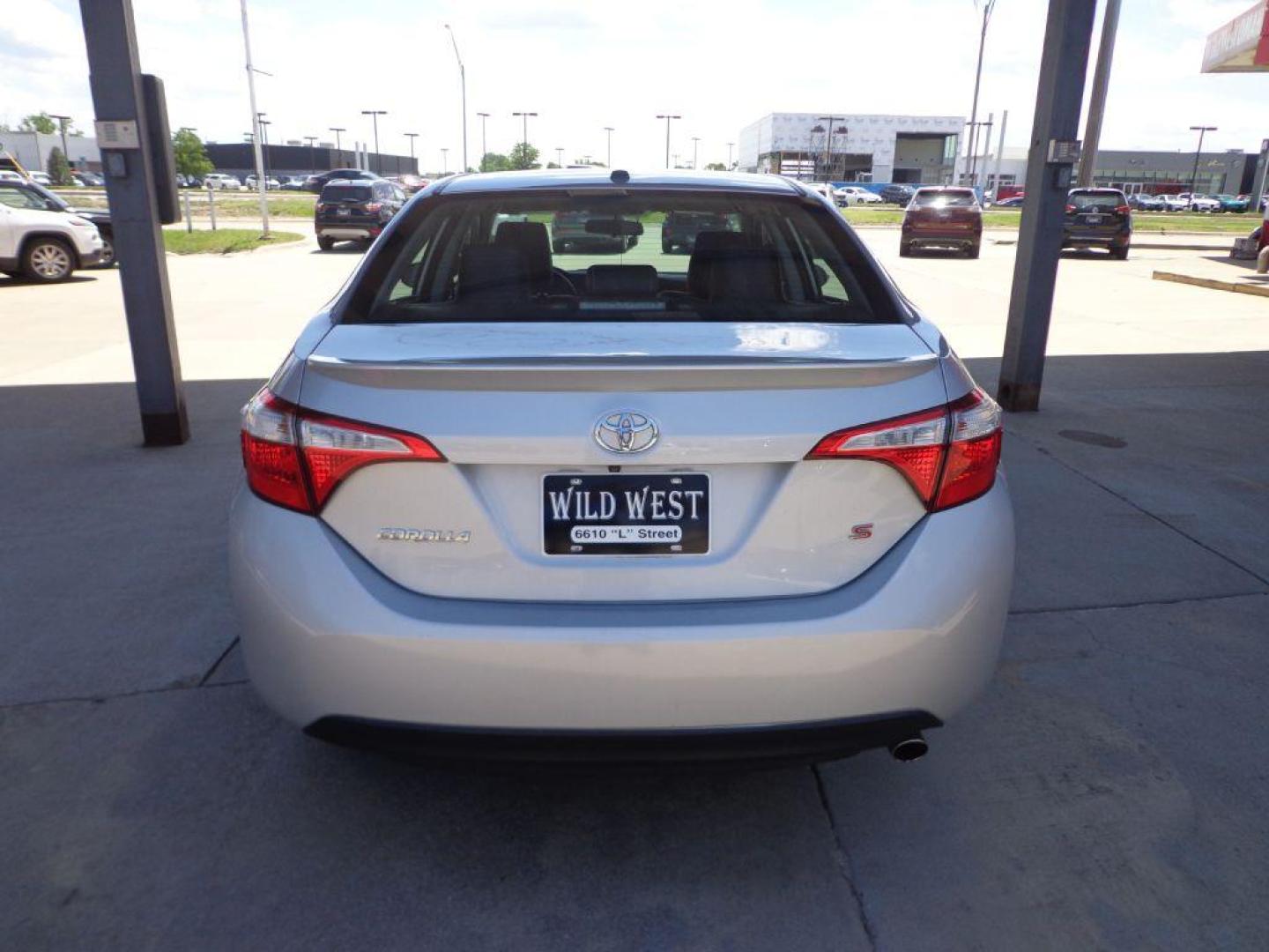 2014 SILVER TOYOTA COROLLA S (2T1BURHE5EC) with an 1.8L engine, Automatic transmission, located at 6610 L St., Omaha, NE, 68117, (402) 731-7800, 41.212872, -96.014702 - SHARP S MODEL WITH A CLEAN CARFAX, SUNROOF, BLOOTOOTH AUDIO, NAV AND NEWER TIRES!***** We have found that most customers do the majority of their shopping online before visiting a dealership. For this reason we feel it necessary to have a competitive price on our used vehicles right up front. - Photo#4