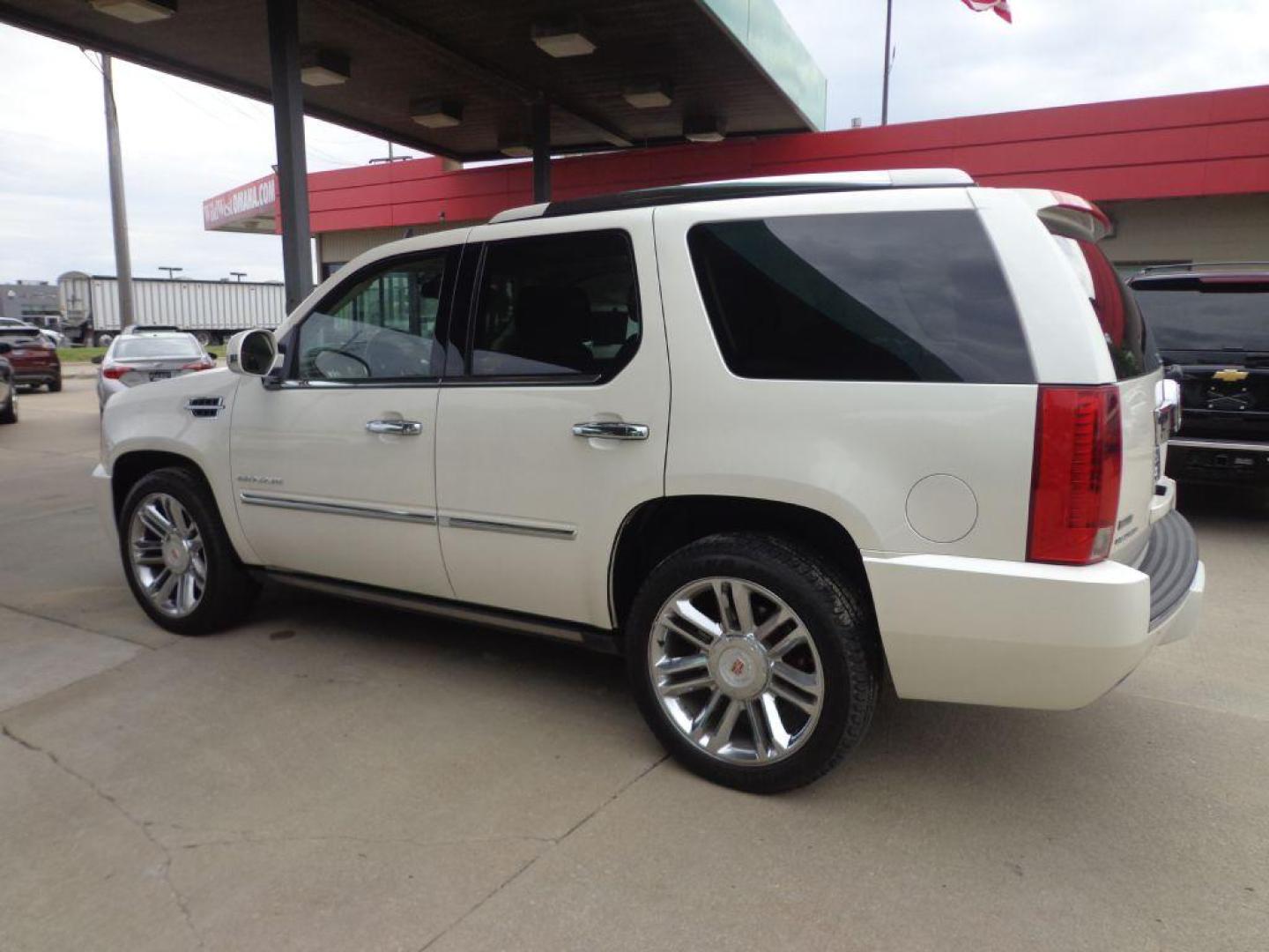 2012 WHITE CADILLAC ESCALADE PLATINUM (1GYS4DEF8CR) with an 6.2L engine, Automatic transmission, located at 6610 L St., Omaha, NE, 68117, (402) 731-7800, 41.212872, -96.014702 - 1-OWNER CLEAN CARFAX LOW MILEAGE PLATINUM EDITION LOADED WITH OPTIONS AND NEWER TIRES! *****We have found that most customers do the majority of their shopping online before visiting a dealership. For this reason we feel it necessary to have a competitive price on our used vehicles right up fro - Photo#5