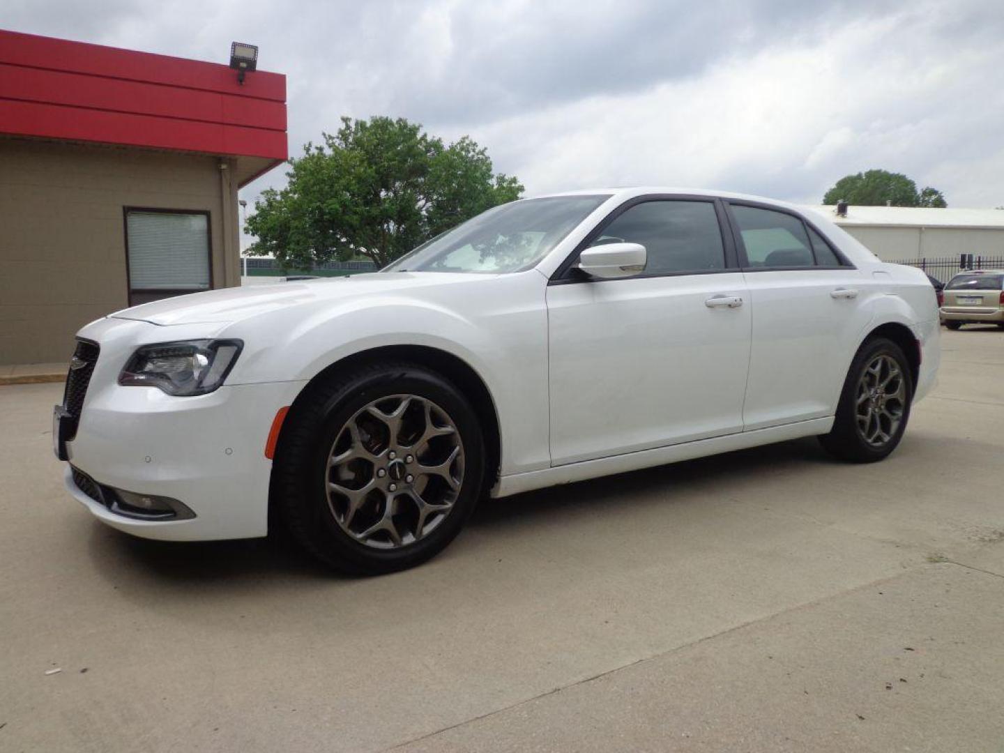 2017 WHITE CHRYSLER 300 S (2C3CCAGG5HH) with an 3.6L engine, Automatic transmission, located at 6610 L St., Omaha, NE, 68117, (402) 731-7800, 41.212872, -96.014702 - Photo#0