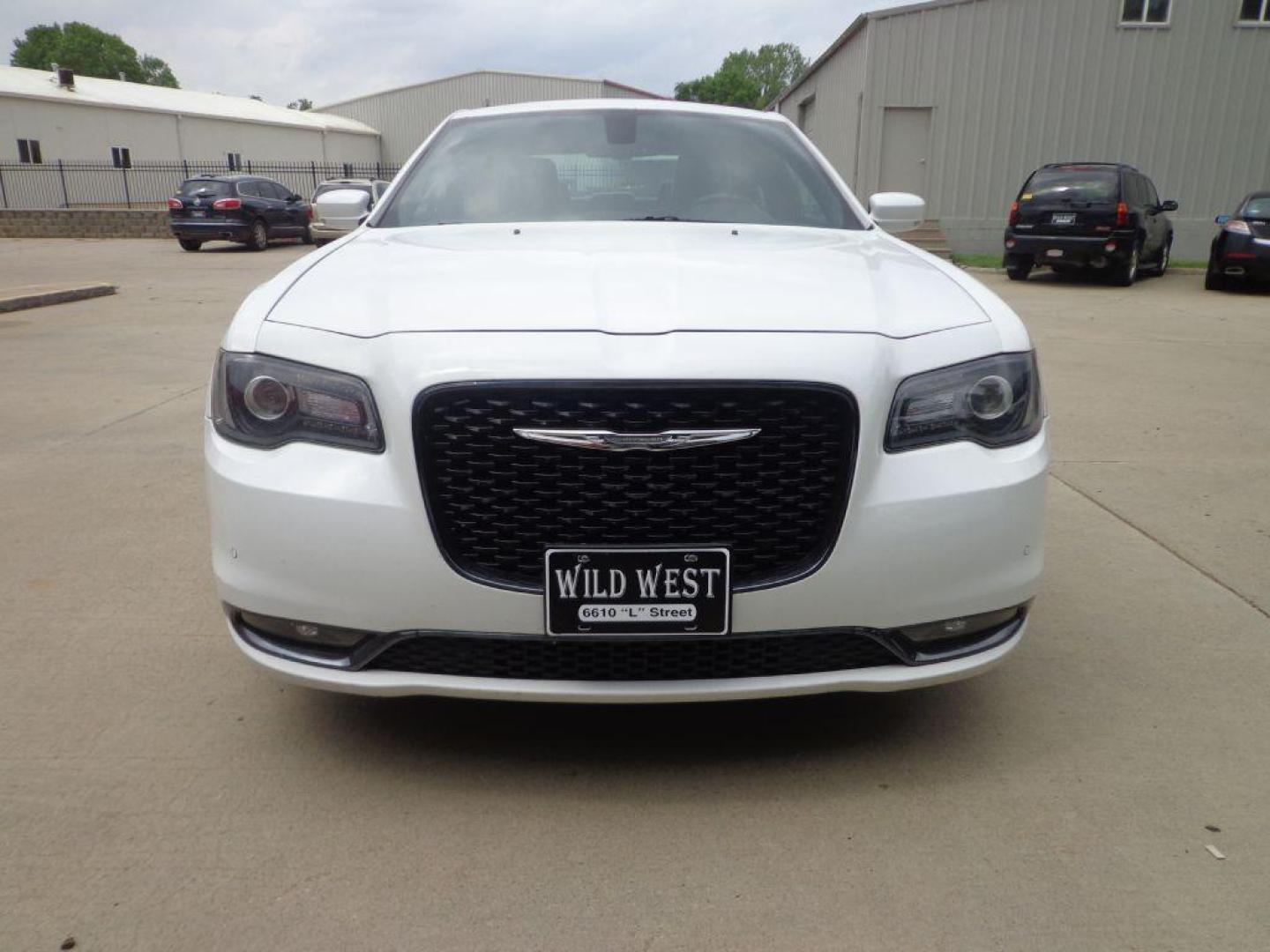 2017 WHITE CHRYSLER 300 S (2C3CCAGG5HH) with an 3.6L engine, Automatic transmission, located at 6610 L St., Omaha, NE, 68117, (402) 731-7800, 41.212872, -96.014702 - Photo#1