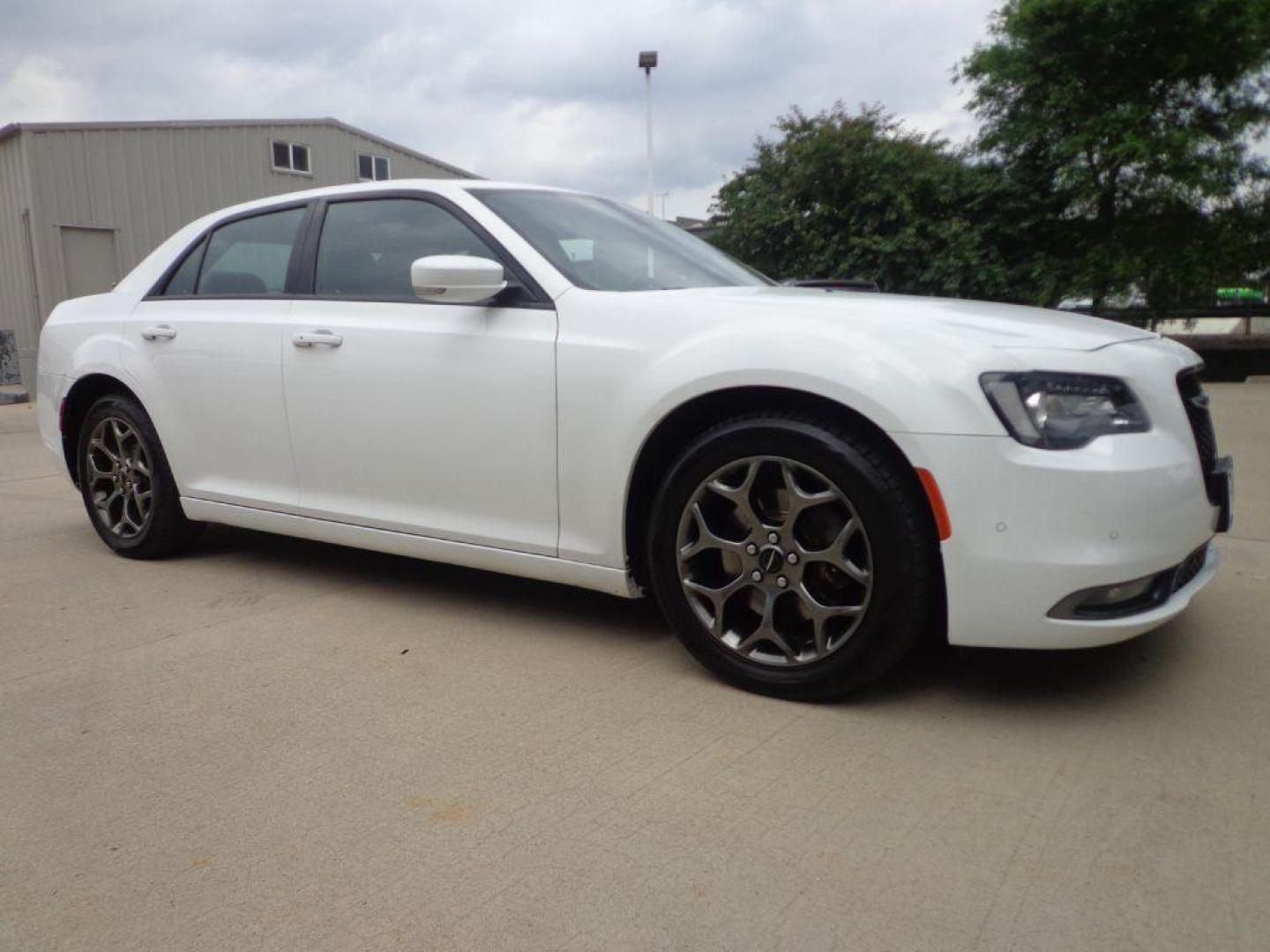 2017 WHITE CHRYSLER 300 S (2C3CCAGG5HH) with an 3.6L engine, Automatic transmission, located at 6610 L St., Omaha, NE, 68117, (402) 731-7800, 41.212872, -96.014702 - Photo#2