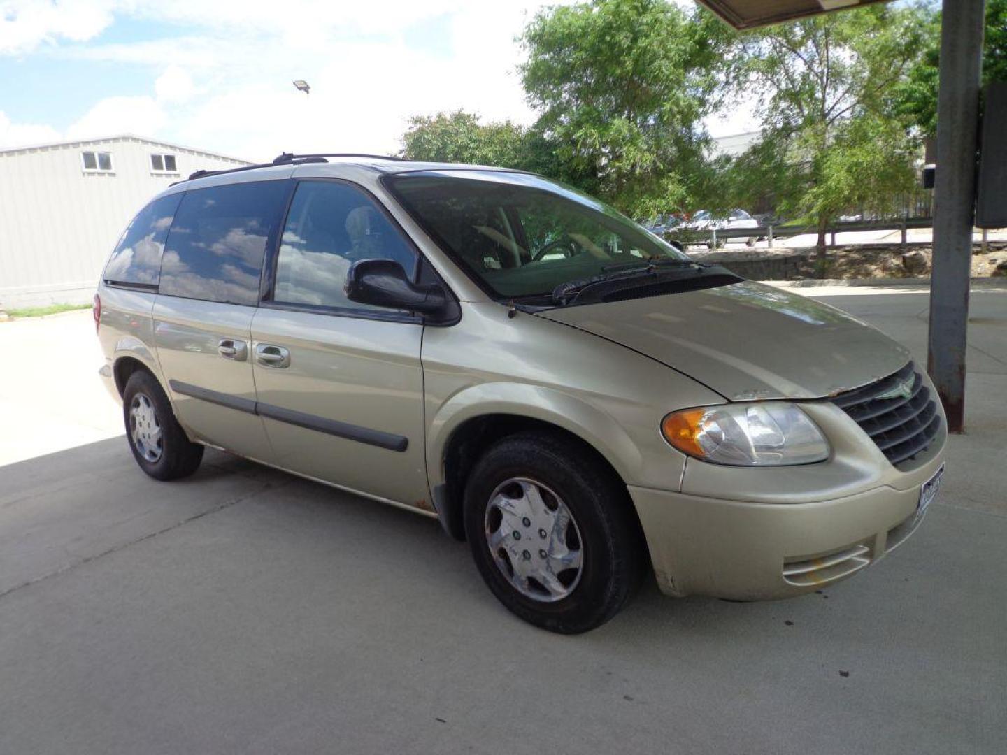 2006 TAN CHRYSLER TOWN and COUNTRY (1A4GP45R36B) with an 3.3L engine, Automatic transmission, located at 6610 L St., Omaha, NE, 68117, (402) 731-7800, 41.212872, -96.014702 - Photo#2