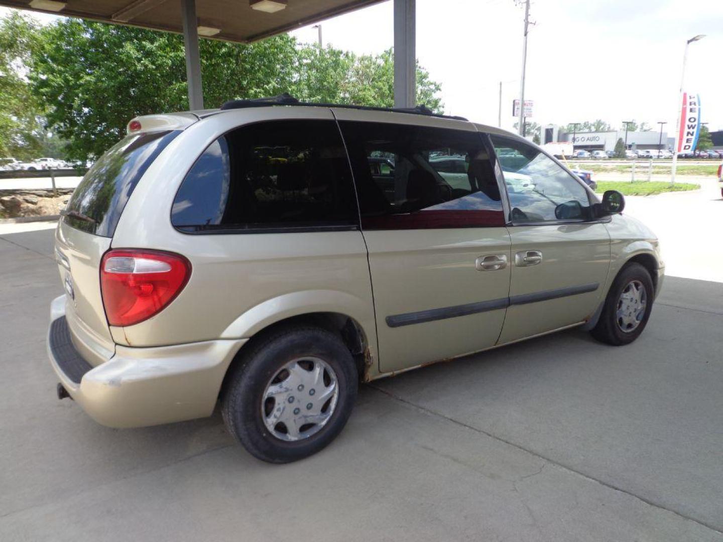 2006 TAN CHRYSLER TOWN and COUNTRY (1A4GP45R36B) with an 3.3L engine, Automatic transmission, located at 6610 L St., Omaha, NE, 68117, (402) 731-7800, 41.212872, -96.014702 - Photo#3