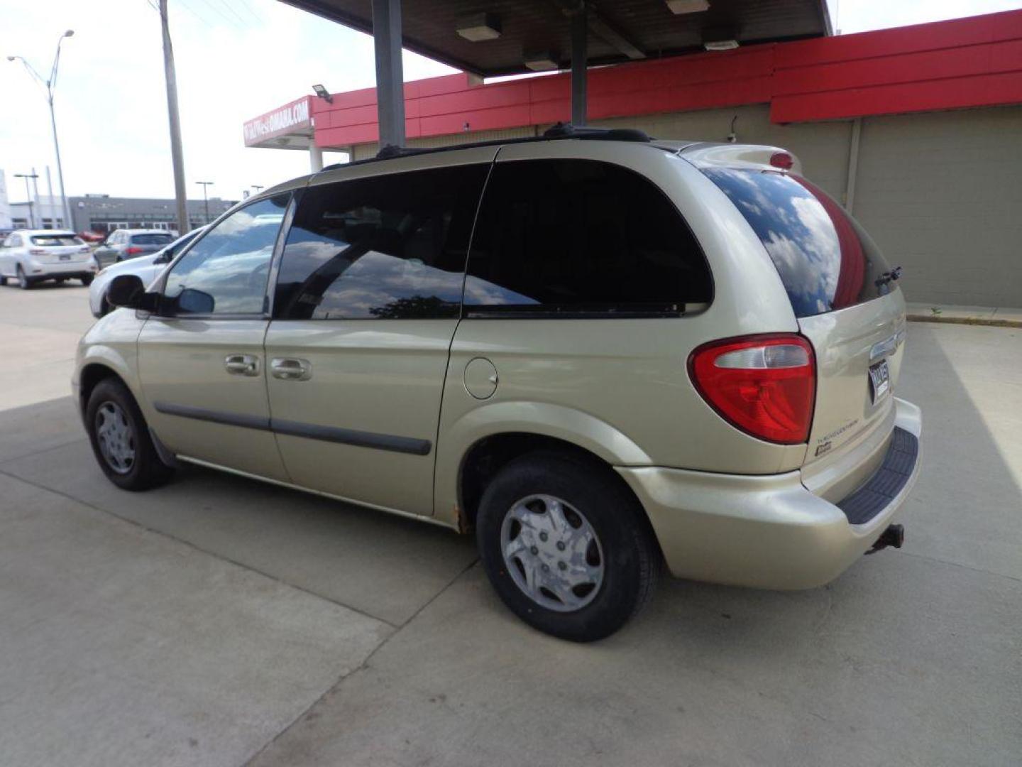 2006 TAN CHRYSLER TOWN and COUNTRY (1A4GP45R36B) with an 3.3L engine, Automatic transmission, located at 6610 L St., Omaha, NE, 68117, (402) 731-7800, 41.212872, -96.014702 - Photo#5