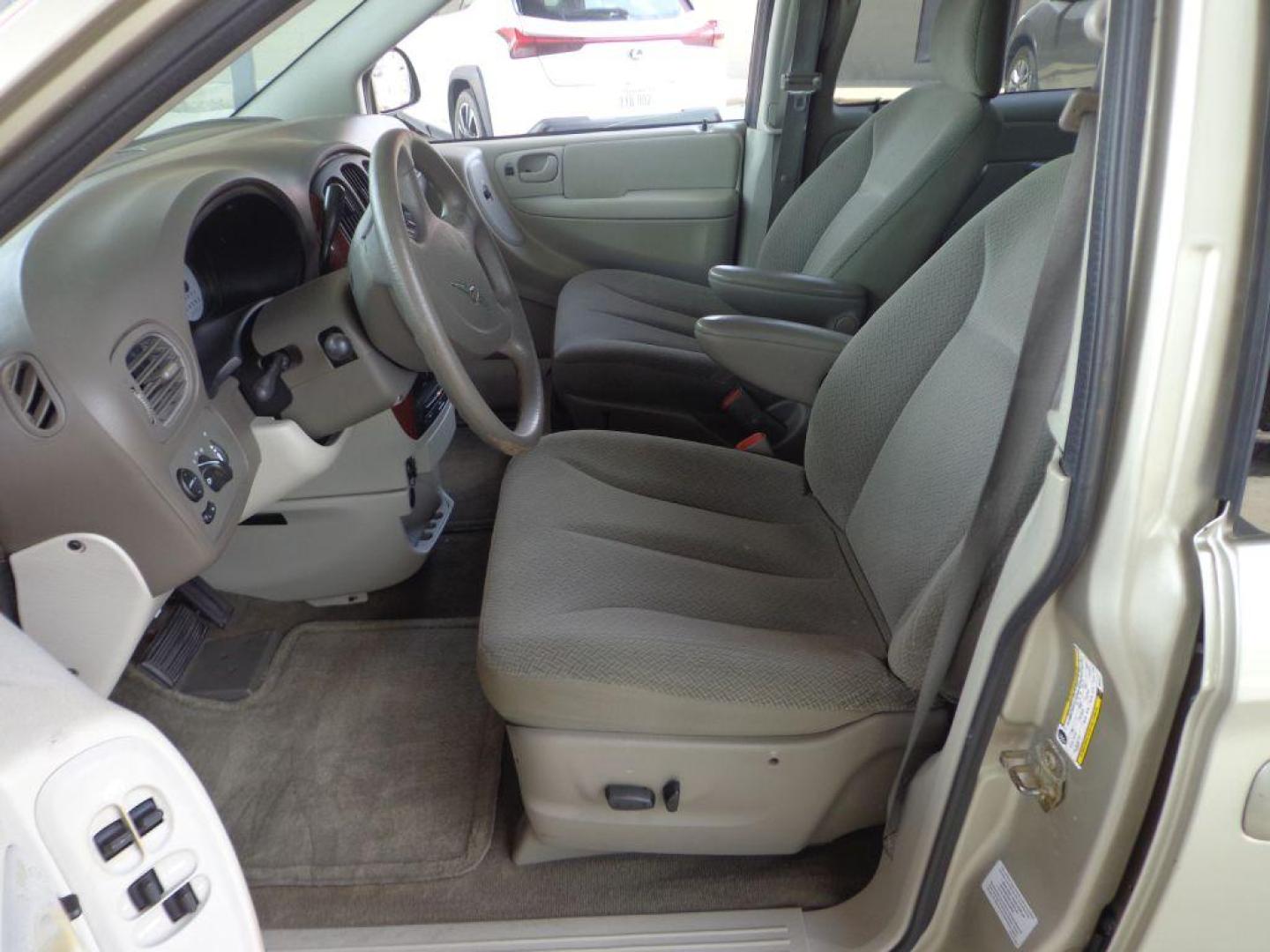 2006 TAN CHRYSLER TOWN and COUNTRY (1A4GP45R36B) with an 3.3L engine, Automatic transmission, located at 6610 L St., Omaha, NE, 68117, (402) 731-7800, 41.212872, -96.014702 - Photo#8