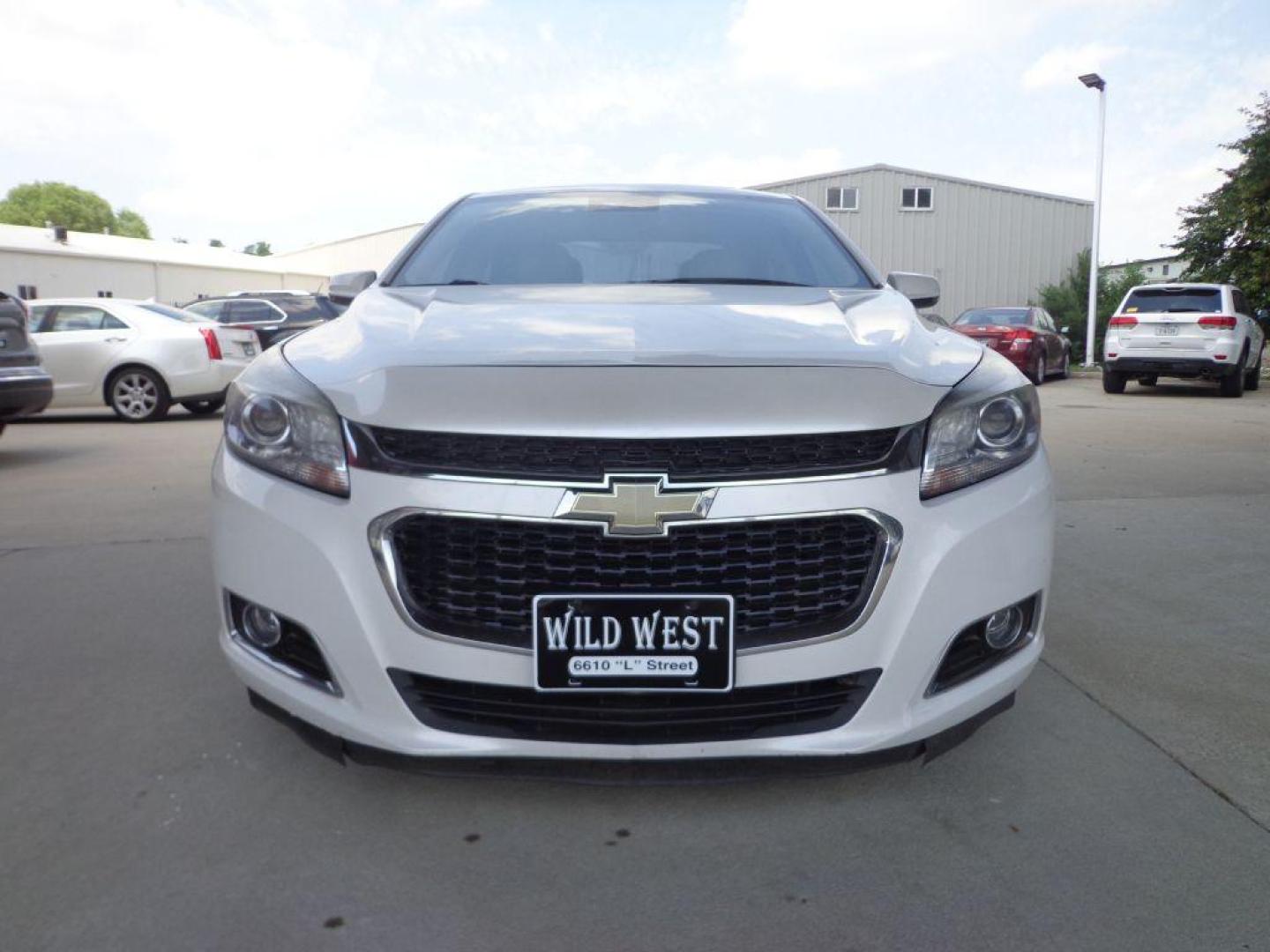 2015 WHITE CHEVROLET MALIBU LTZ (1G11G5SX0FF) with an 2.0L engine, Automatic transmission, located at 6610 L St., Omaha, NE, 68117, (402) 731-7800, 41.212872, -96.014702 - SHARP LTZ WITH A CLEAN CARFAX LOADED WITH OPTIONS! *****We have found that most customers do the majority of their shopping online before visiting a dealership. For this reason we feel it necessary to have a competitive price on our used vehicles right up front. We spend time researching the - Photo#1