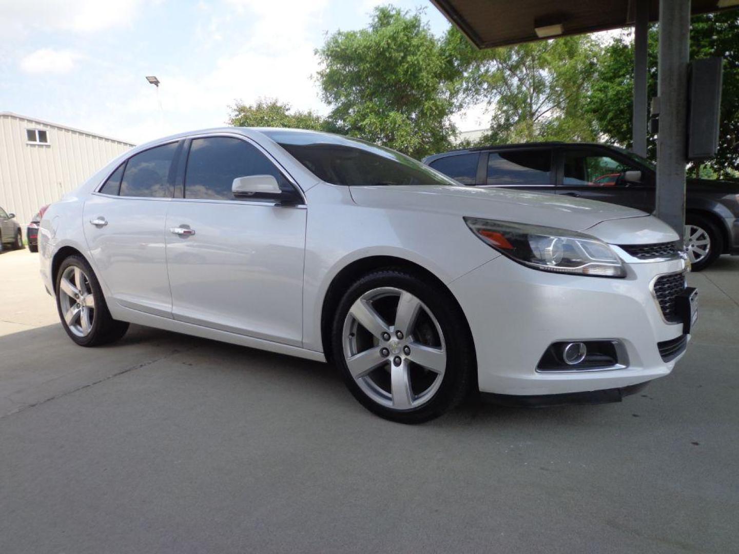 2015 WHITE CHEVROLET MALIBU LTZ (1G11G5SX0FF) with an 2.0L engine, Automatic transmission, located at 6610 L St., Omaha, NE, 68117, (402) 731-7800, 41.212872, -96.014702 - SHARP LTZ WITH A CLEAN CARFAX LOADED WITH OPTIONS! *****We have found that most customers do the majority of their shopping online before visiting a dealership. For this reason we feel it necessary to have a competitive price on our used vehicles right up front. We spend time researching the - Photo#2