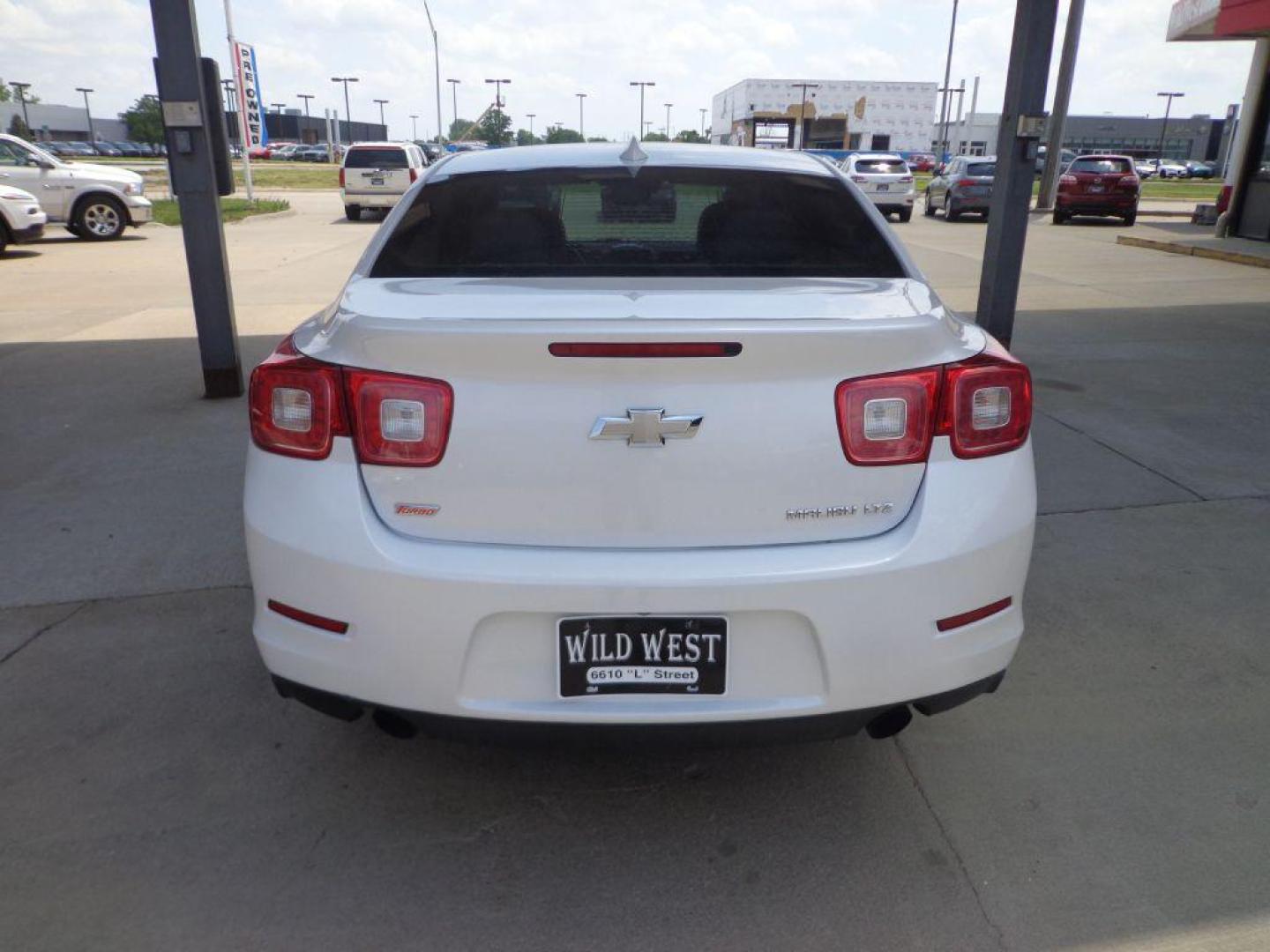 2015 WHITE CHEVROLET MALIBU LTZ (1G11G5SX0FF) with an 2.0L engine, Automatic transmission, located at 6610 L St., Omaha, NE, 68117, (402) 731-7800, 41.212872, -96.014702 - SHARP LTZ WITH A CLEAN CARFAX LOADED WITH OPTIONS! *****We have found that most customers do the majority of their shopping online before visiting a dealership. For this reason we feel it necessary to have a competitive price on our used vehicles right up front. We spend time researching the - Photo#4