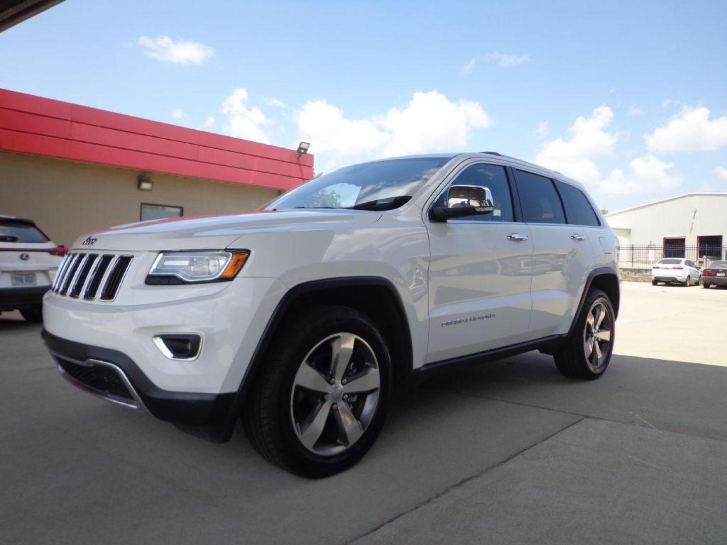 2015 WHITE JEEP GRAND CHEROKEE LIMITED (1C4RJFBG3FC) with an 3.6L engine, Automatic transmission, located at 6610 L St., Omaha, NE, 68117, (402) 731-7800, 41.212872, -96.014702 - SHARP LIMITED PACKAGE WITH LOW MILEAGE, PANORAMIC ROOF, HEATED REAR SEATS, HTD/COOLED FRONT SEATS, HID, 20IN WHEELS WITH NEWER TIRES AND MUCH MORE! *****We have found that most customers do the majority of their shopping online before visiting a dealership. For this reason we feel it necessa - Photo#0