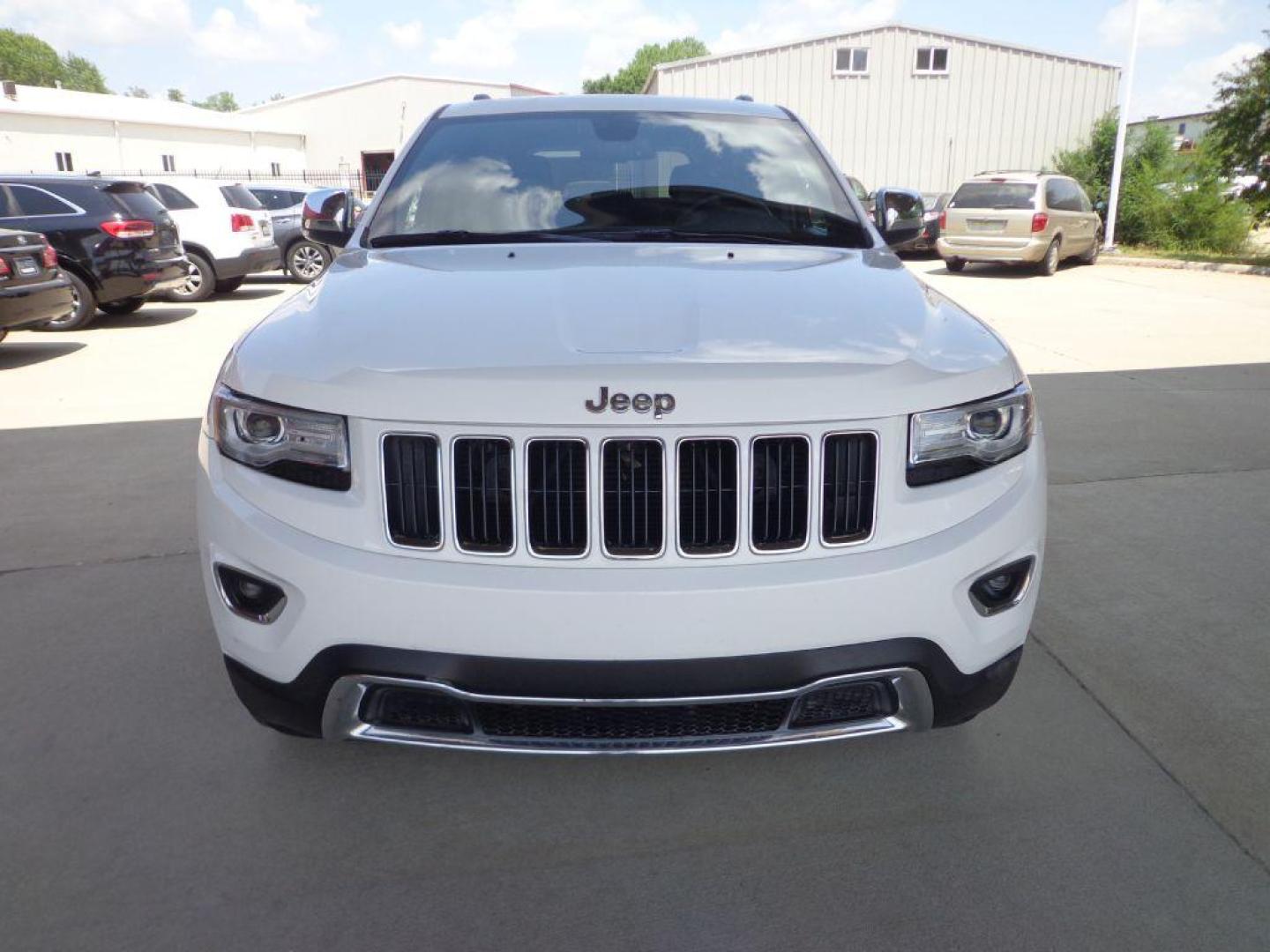 2015 WHITE JEEP GRAND CHEROKEE LIMITED (1C4RJFBG3FC) with an 3.6L engine, Automatic transmission, located at 6610 L St., Omaha, NE, 68117, (402) 731-7800, 41.212872, -96.014702 - SHARP LIMITED PACKAGE WITH LOW MILEAGE, PANORAMIC ROOF, HEATED REAR SEATS, HTD/COOLED FRONT SEATS, HID, 20IN WHEELS WITH NEWER TIRES AND MUCH MORE! *****We have found that most customers do the majority of their shopping online before visiting a dealership. For this reason we feel it necessa - Photo#1