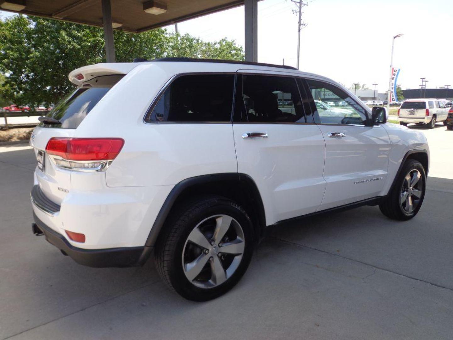 2015 WHITE JEEP GRAND CHEROKEE LIMITED (1C4RJFBG3FC) with an 3.6L engine, Automatic transmission, located at 6610 L St., Omaha, NE, 68117, (402) 731-7800, 41.212872, -96.014702 - SHARP LIMITED PACKAGE WITH LOW MILEAGE, PANORAMIC ROOF, HEATED REAR SEATS, HTD/COOLED FRONT SEATS, HID, 20IN WHEELS WITH NEWER TIRES AND MUCH MORE! *****We have found that most customers do the majority of their shopping online before visiting a dealership. For this reason we feel it necessa - Photo#3