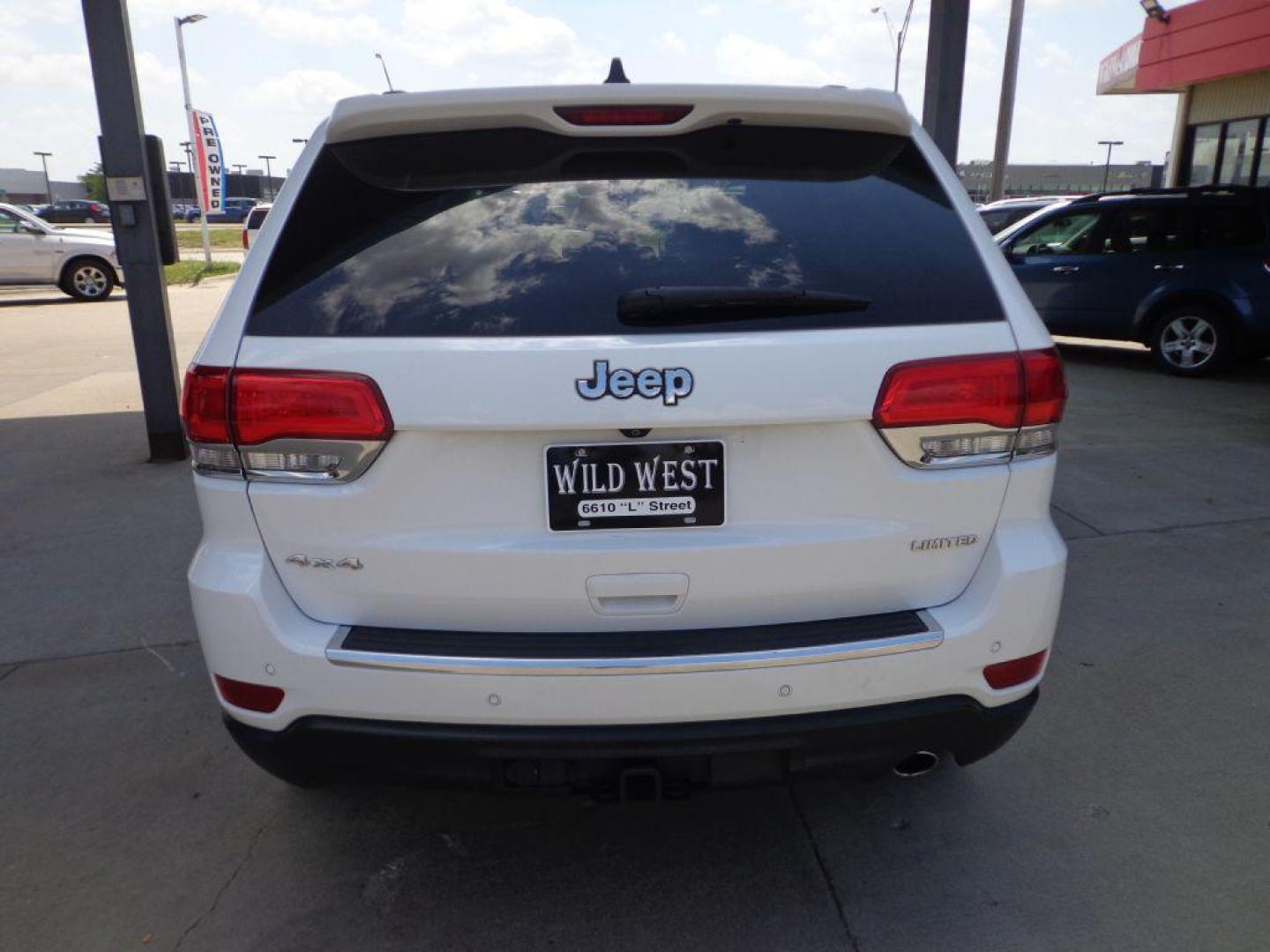 2015 WHITE JEEP GRAND CHEROKEE LIMITED (1C4RJFBG3FC) with an 3.6L engine, Automatic transmission, located at 6610 L St., Omaha, NE, 68117, (402) 731-7800, 41.212872, -96.014702 - SHARP LIMITED PACKAGE WITH LOW MILEAGE, PANORAMIC ROOF, HEATED REAR SEATS, HTD/COOLED FRONT SEATS, HID, 20IN WHEELS WITH NEWER TIRES AND MUCH MORE! *****We have found that most customers do the majority of their shopping online before visiting a dealership. For this reason we feel it necessa - Photo#4