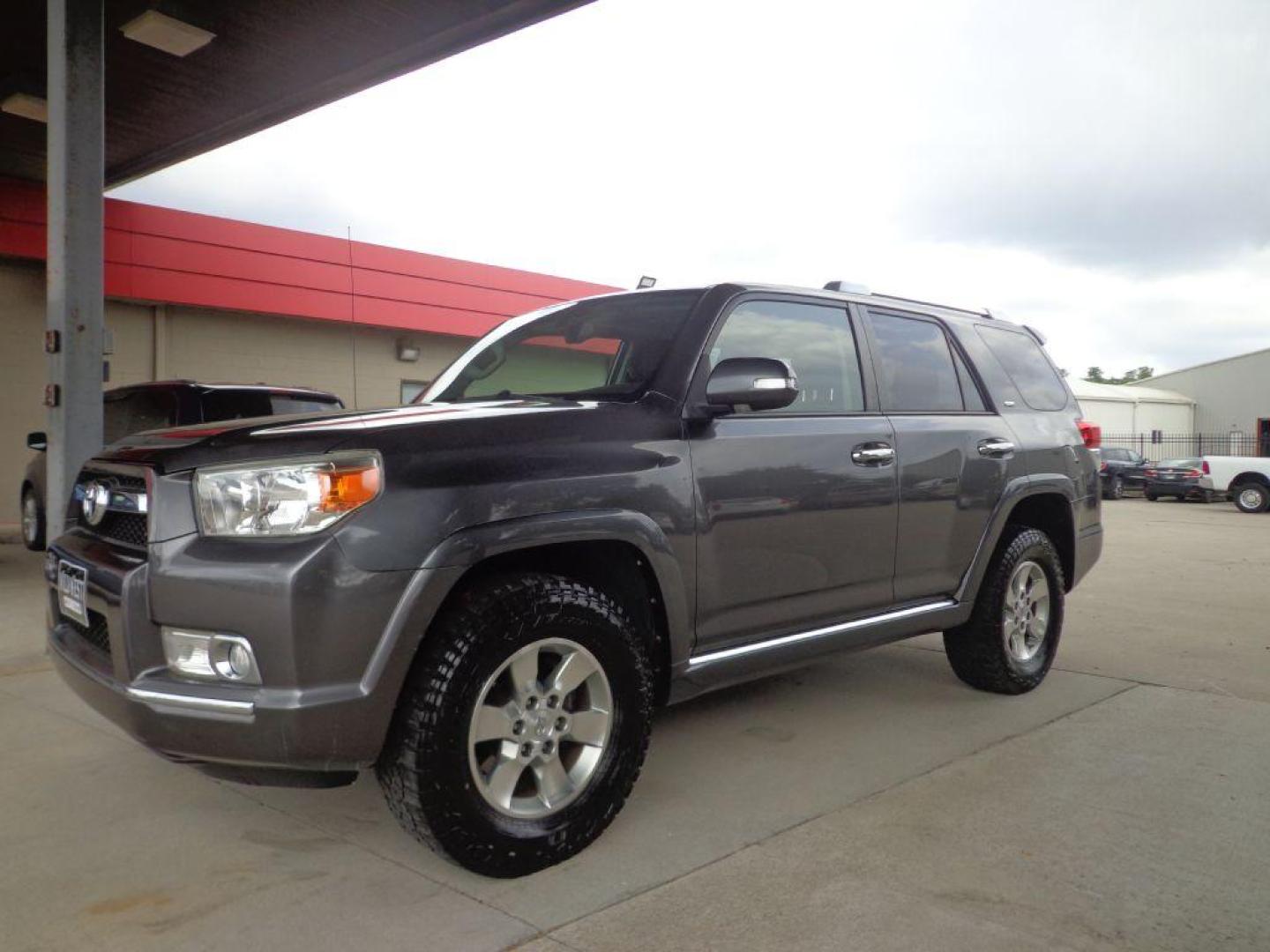 2013 GRAY TOYOTA 4RUNNER SR5 (JTEBU5JR9D5) with an 4.0L engine, Automatic transmission, located at 6610 L St., Omaha, NE, 68117, (402) 731-7800, 41.212872, -96.014702 - Photo#0