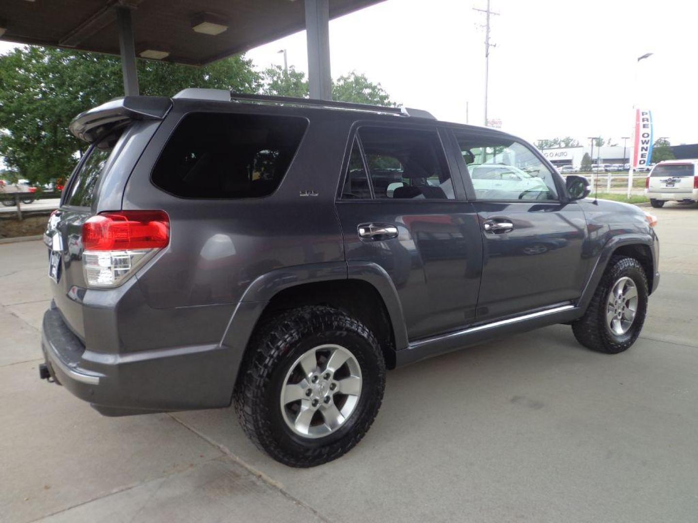 2013 GRAY TOYOTA 4RUNNER SR5 (JTEBU5JR9D5) with an 4.0L engine, Automatic transmission, located at 6610 L St., Omaha, NE, 68117, (402) 731-7800, 41.212872, -96.014702 - Photo#3