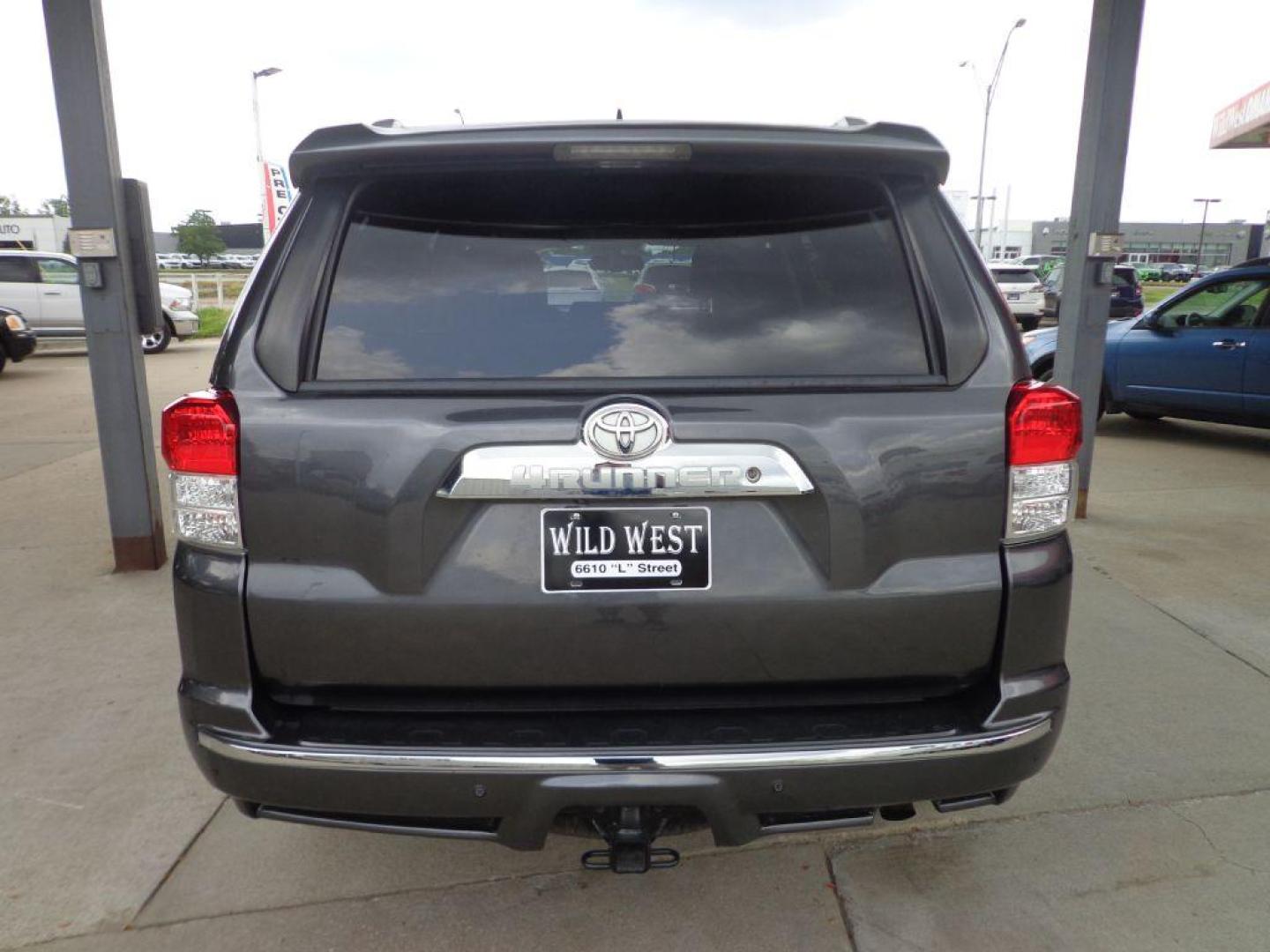 2013 GRAY TOYOTA 4RUNNER SR5 (JTEBU5JR9D5) with an 4.0L engine, Automatic transmission, located at 6610 L St., Omaha, NE, 68117, (402) 731-7800, 41.212872, -96.014702 - Photo#4