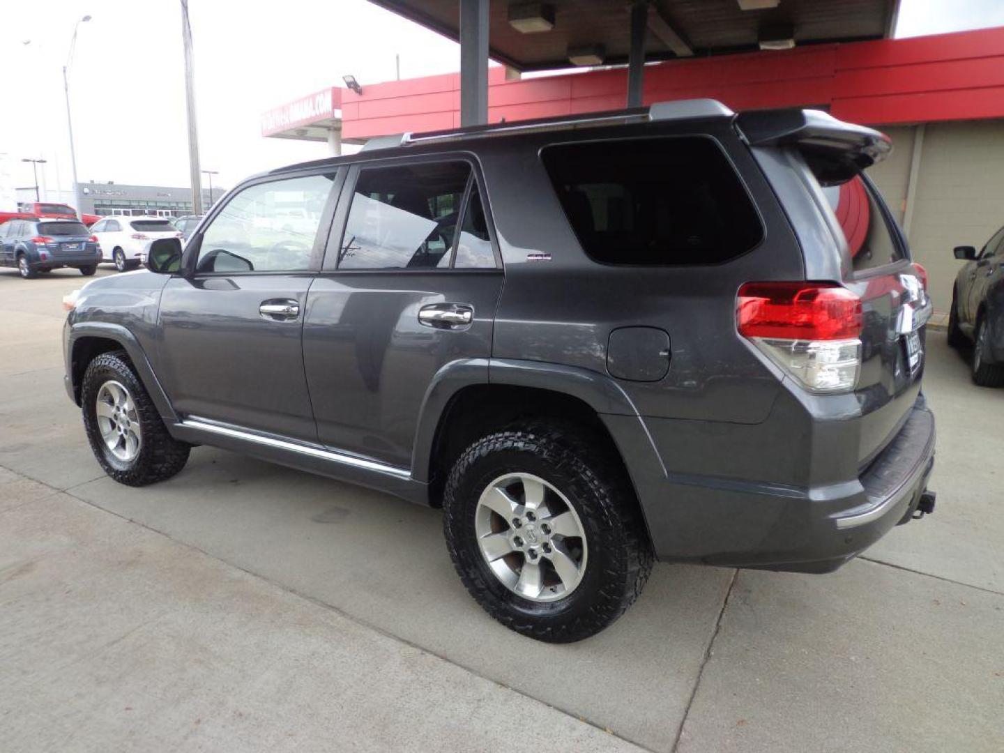 2013 GRAY TOYOTA 4RUNNER SR5 (JTEBU5JR9D5) with an 4.0L engine, Automatic transmission, located at 6610 L St., Omaha, NE, 68117, (402) 731-7800, 41.212872, -96.014702 - Photo#5