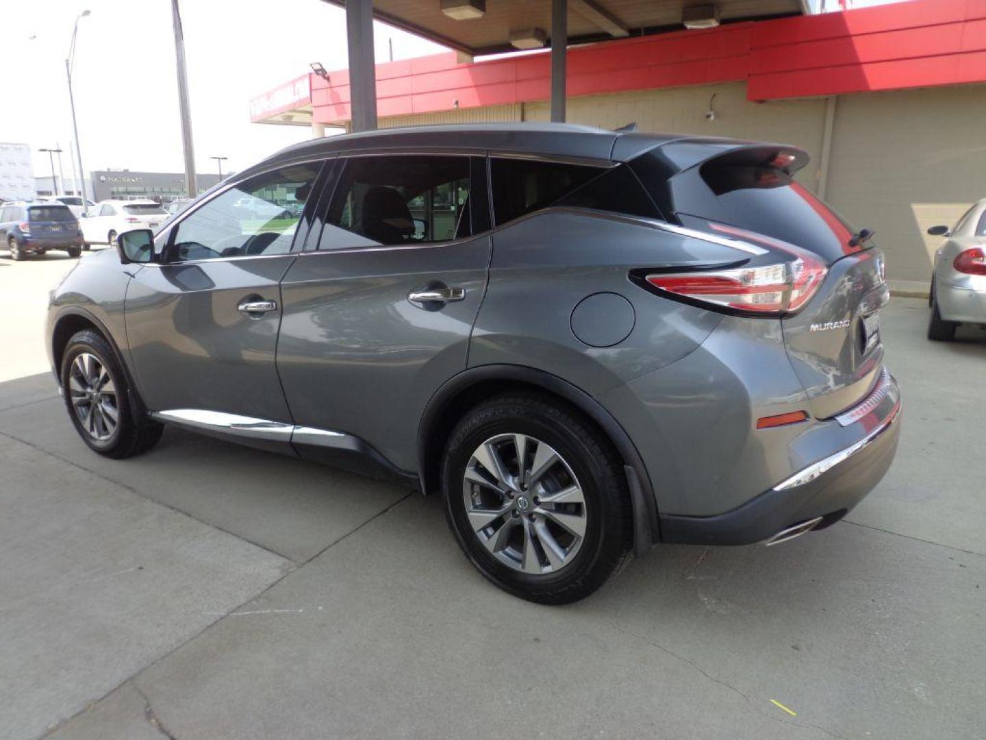 2015 GRAY NISSAN MURANO SL (5N1AZ2MH6FN) with an 3.5L engine, Continuously Variable transmission, located at 6610 L St., Omaha, NE, 68117, (402) 731-7800, 41.212872, -96.014702 - SL LOADED WITH COMFORT AND CONVENIENCE PACKAGE, LOW MILEAGE, A CLEAN CARFAX, NAV, BLIND SPOT ASSIST, SUNROOF AND NEWER TIRES! *****We have found that most customers do the majority of their shopping online before visiting a dealership. For this reason we feel it necessary to have a competitive - Photo#5