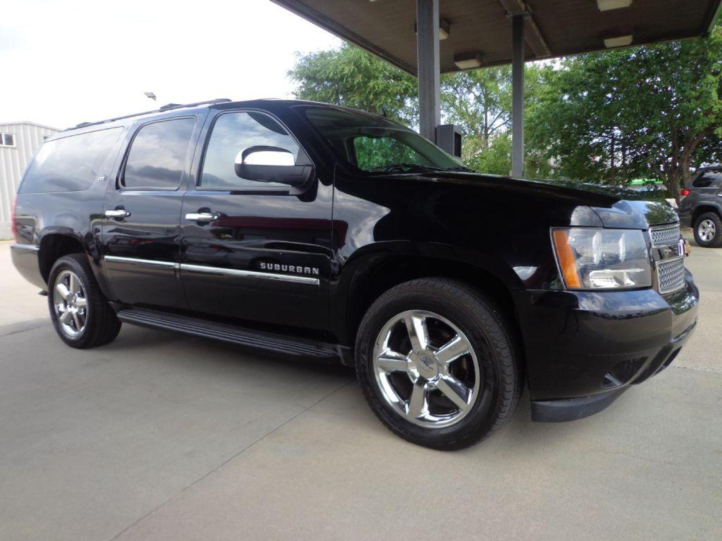 2014 BLACK CHEVROLET SUBURBAN 1500 LTZ (1GNSKKE71ER) with an 5.3L engine, Automatic transmission, located at 6610 L St., Omaha, NE, 68117, (402) 731-7800, 41.212872, -96.014702 - Photo#2