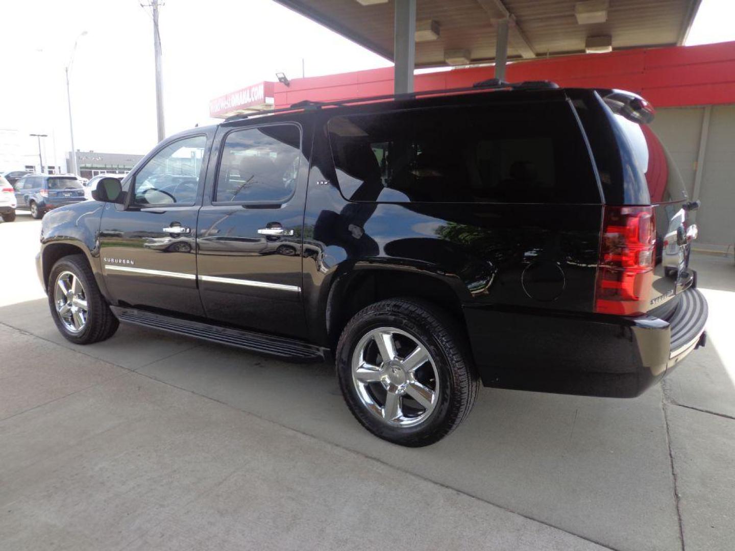 2014 BLACK CHEVROLET SUBURBAN 1500 LTZ (1GNSKKE71ER) with an 5.3L engine, Automatic transmission, located at 6610 L St., Omaha, NE, 68117, (402) 731-7800, 41.212872, -96.014702 - Photo#5