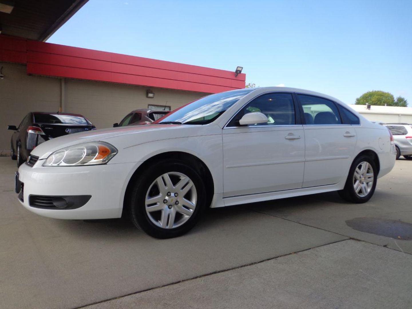 2011 WHITE CHEVROLET IMPALA LT (2G1WG5EK7B1) with an 3.5L engine, Automatic transmission, located at 6610 L St., Omaha, NE, 68117, (402) 731-7800, 41.212872, -96.014702 - SHARP LOW MILE IMPALA WITHHEATED LEATHER, SUNROOF, BOSE AUDIO AND NEWER TIRES! *****We have found that most customers do the majority of their shopping online before visiting a dealership. For this reason we feel it necessary to have a competitive price on our used vehicles right up front. We - Photo#0