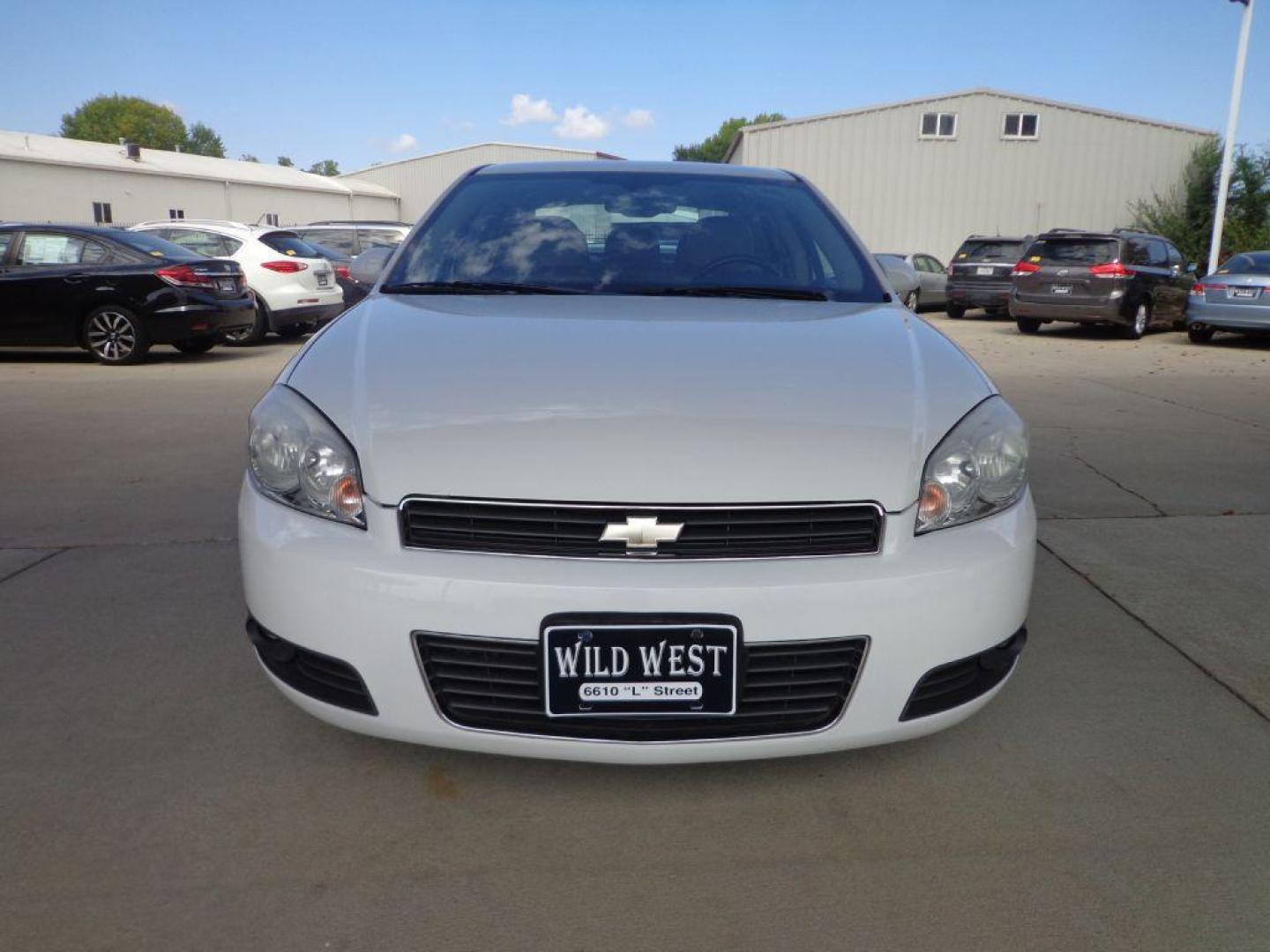 2011 WHITE CHEVROLET IMPALA LT (2G1WG5EK7B1) with an 3.5L engine, Automatic transmission, located at 6610 L St., Omaha, NE, 68117, (402) 731-7800, 41.212872, -96.014702 - SHARP LOW MILE IMPALA WITHHEATED LEATHER, SUNROOF, BOSE AUDIO AND NEWER TIRES! *****We have found that most customers do the majority of their shopping online before visiting a dealership. For this reason we feel it necessary to have a competitive price on our used vehicles right up front. We - Photo#1